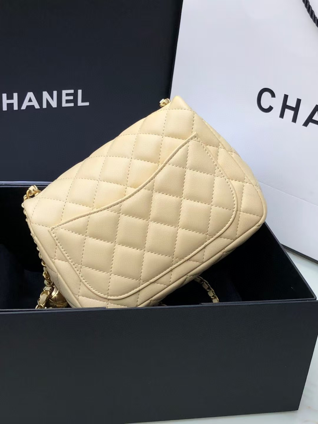 Ch**el MINI FLAP 13.5 × 17 × 8 cm