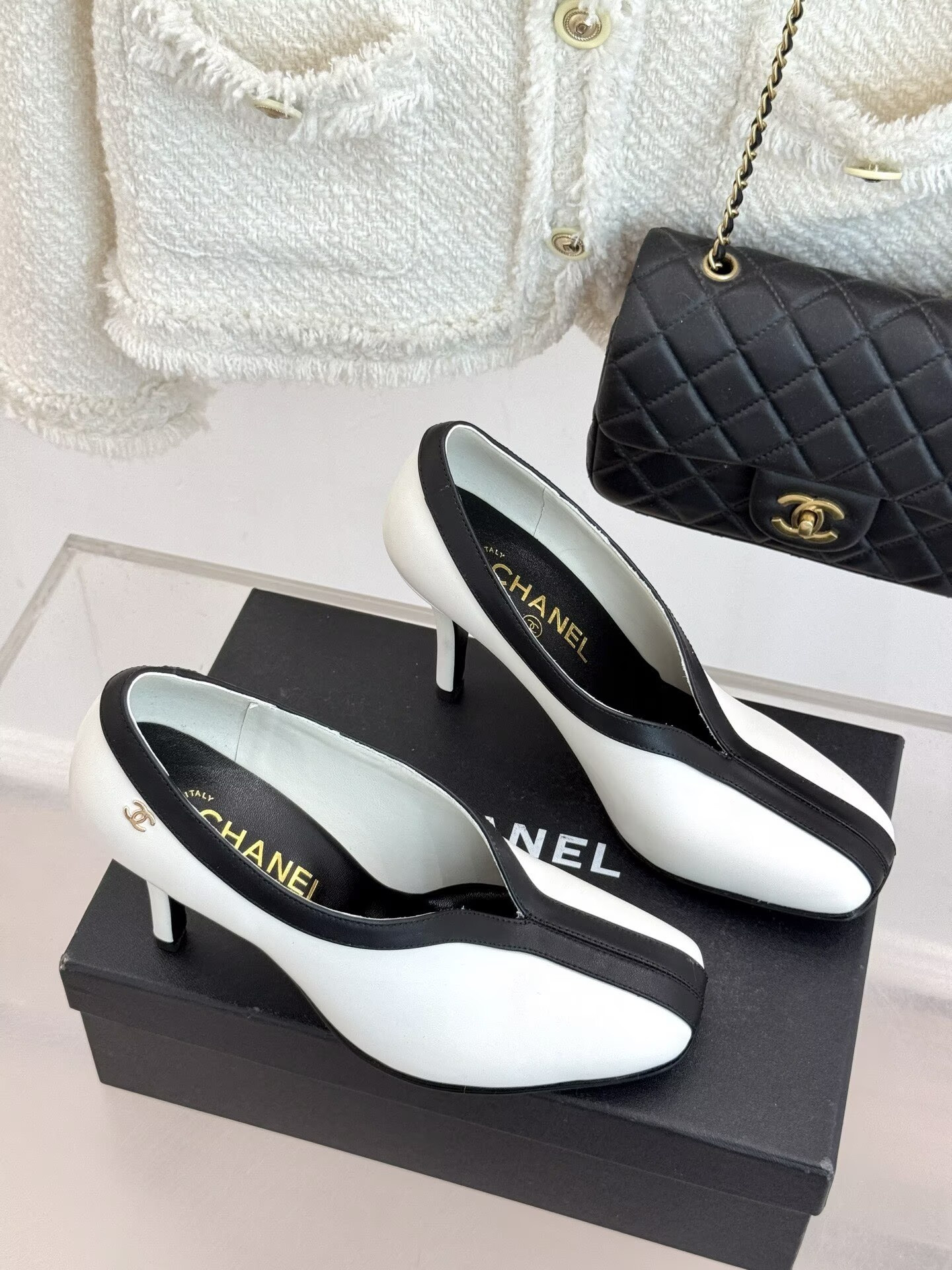 ua Ch**el pumps