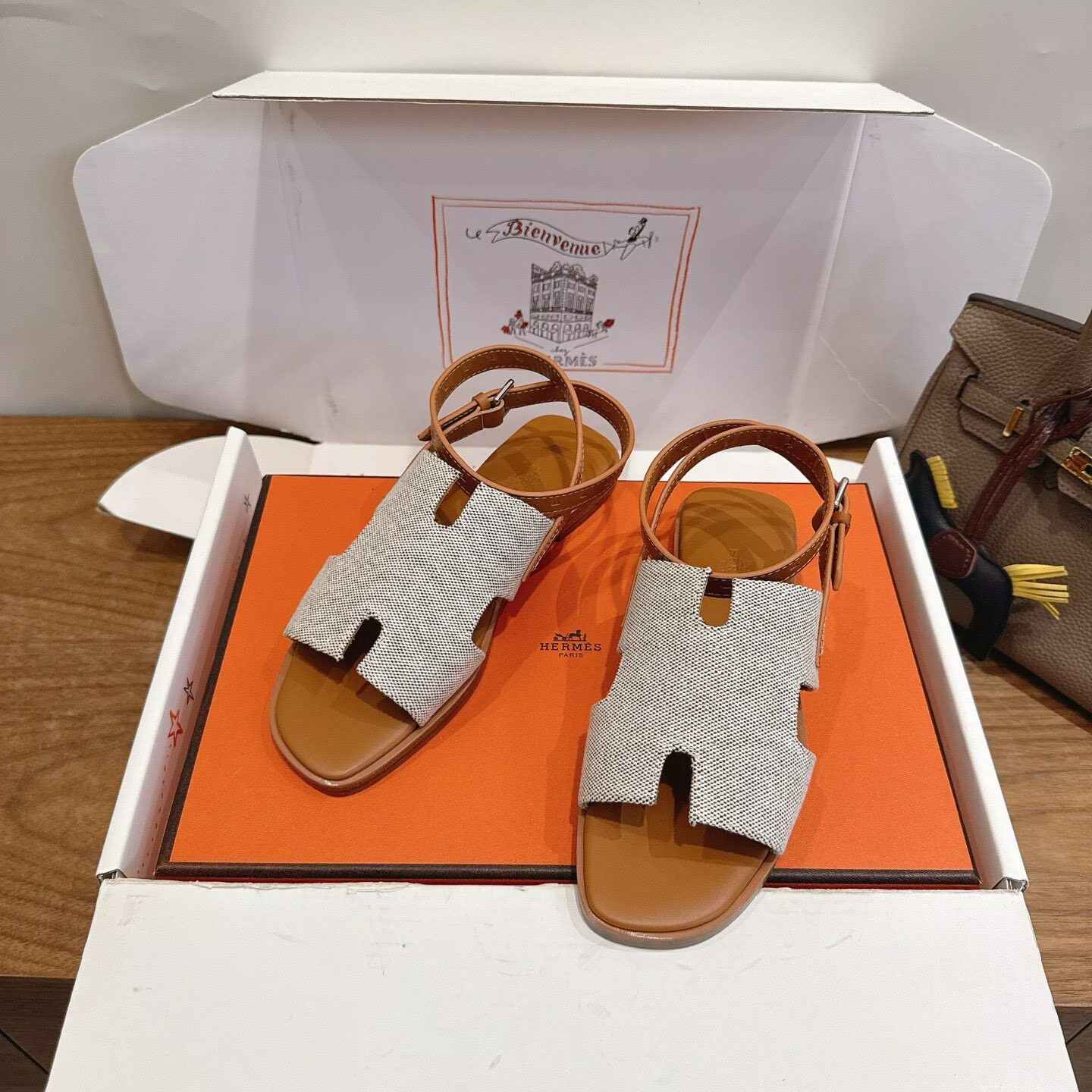 ua H**me5 maya sandal