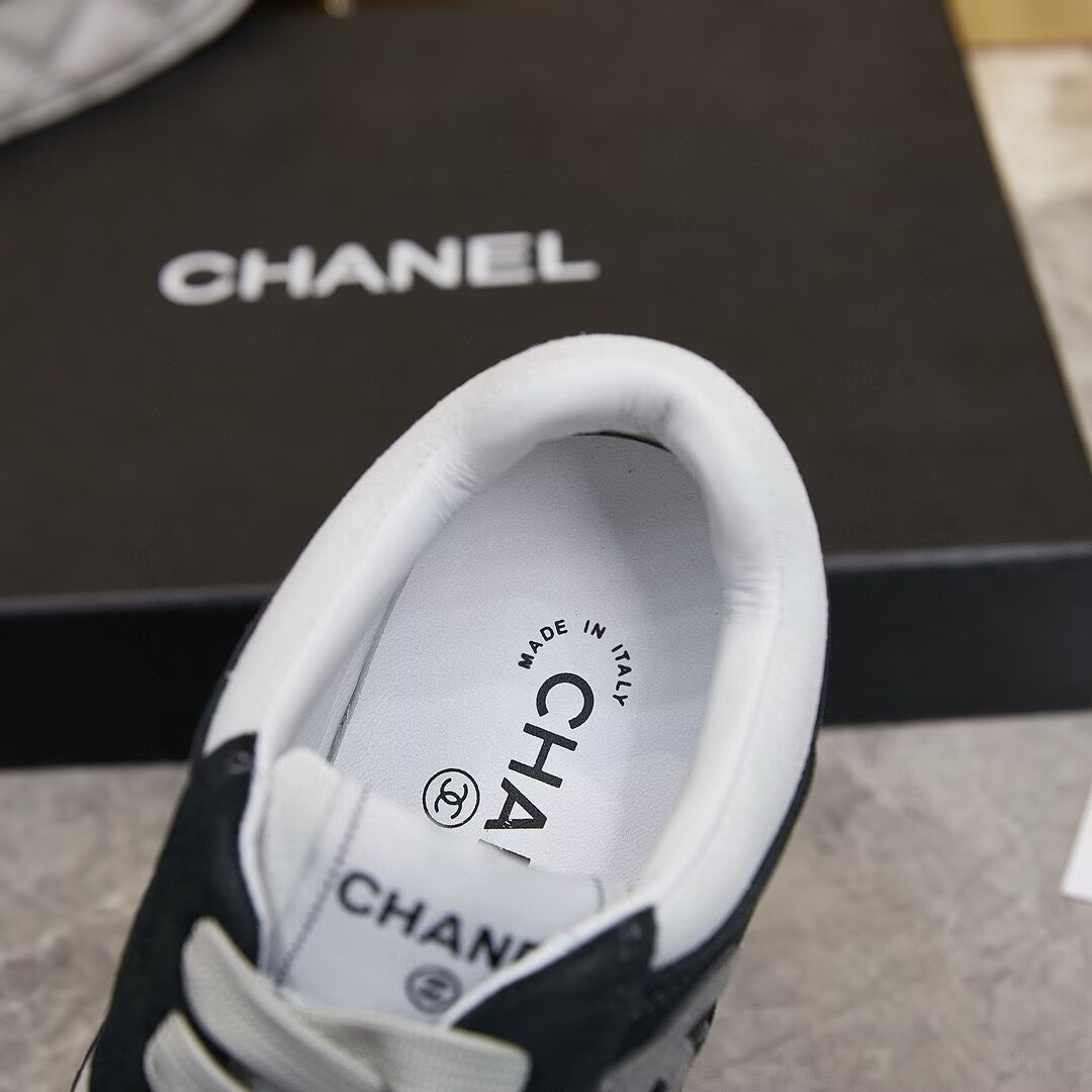 ua Ch**el sneakers