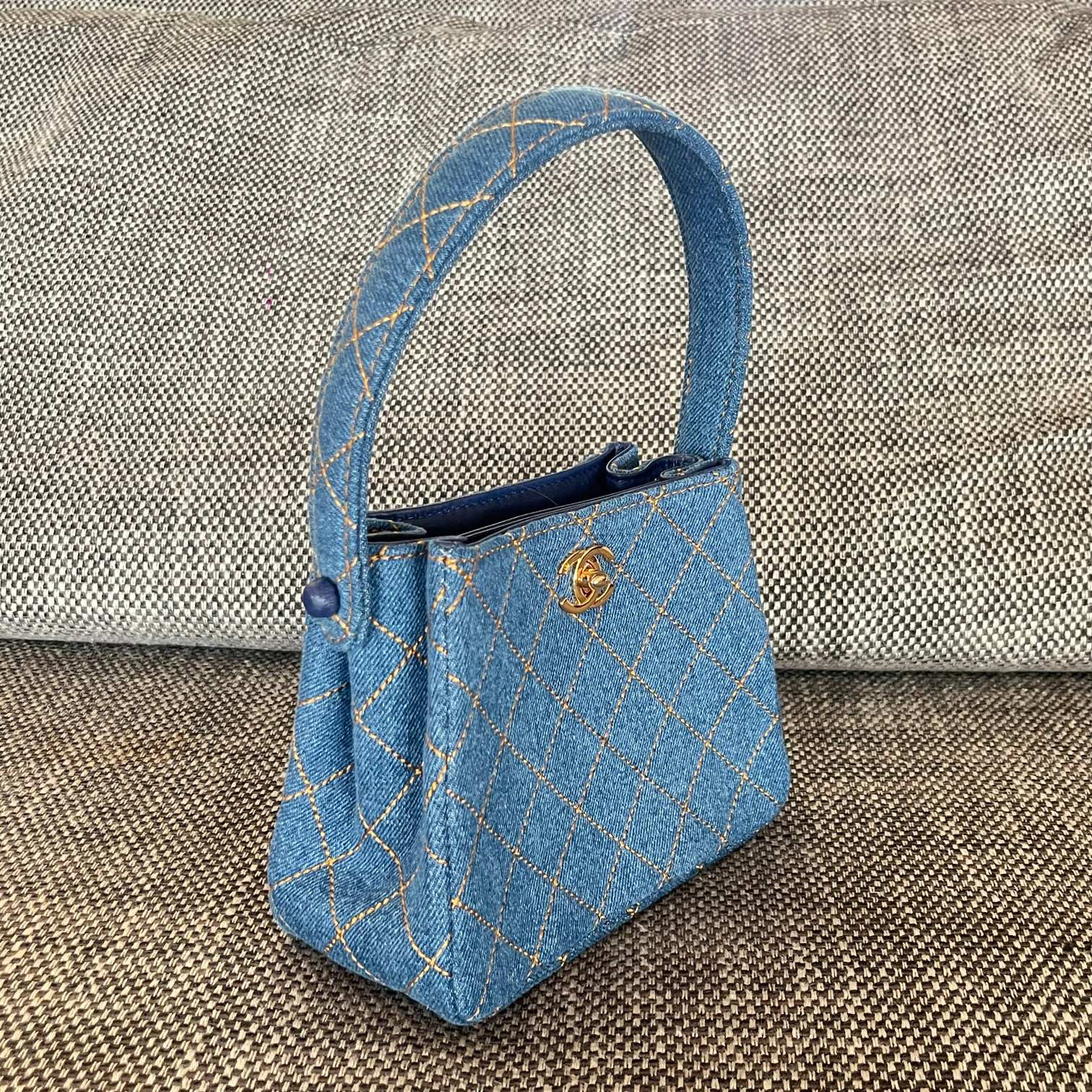 Chanel Mini Classic Handbag 18x13x7cm