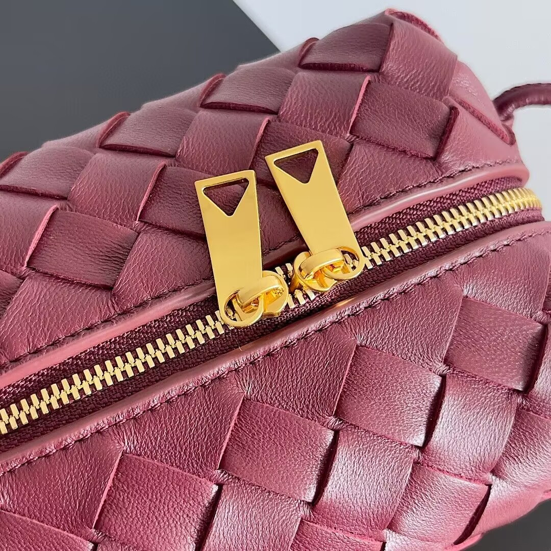 B0tt*ga Ven*ta Medium Loop Cross-Body Bag 22x15x8cm