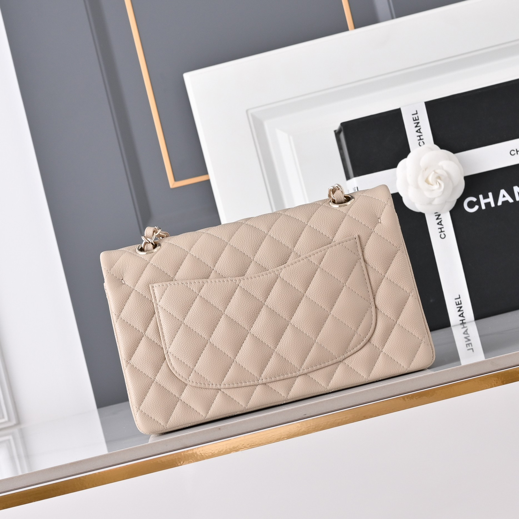 Chanel Classic Flap handbag Milky tea with light gold hardware and caviar leather A01113 23x14.5x6cm