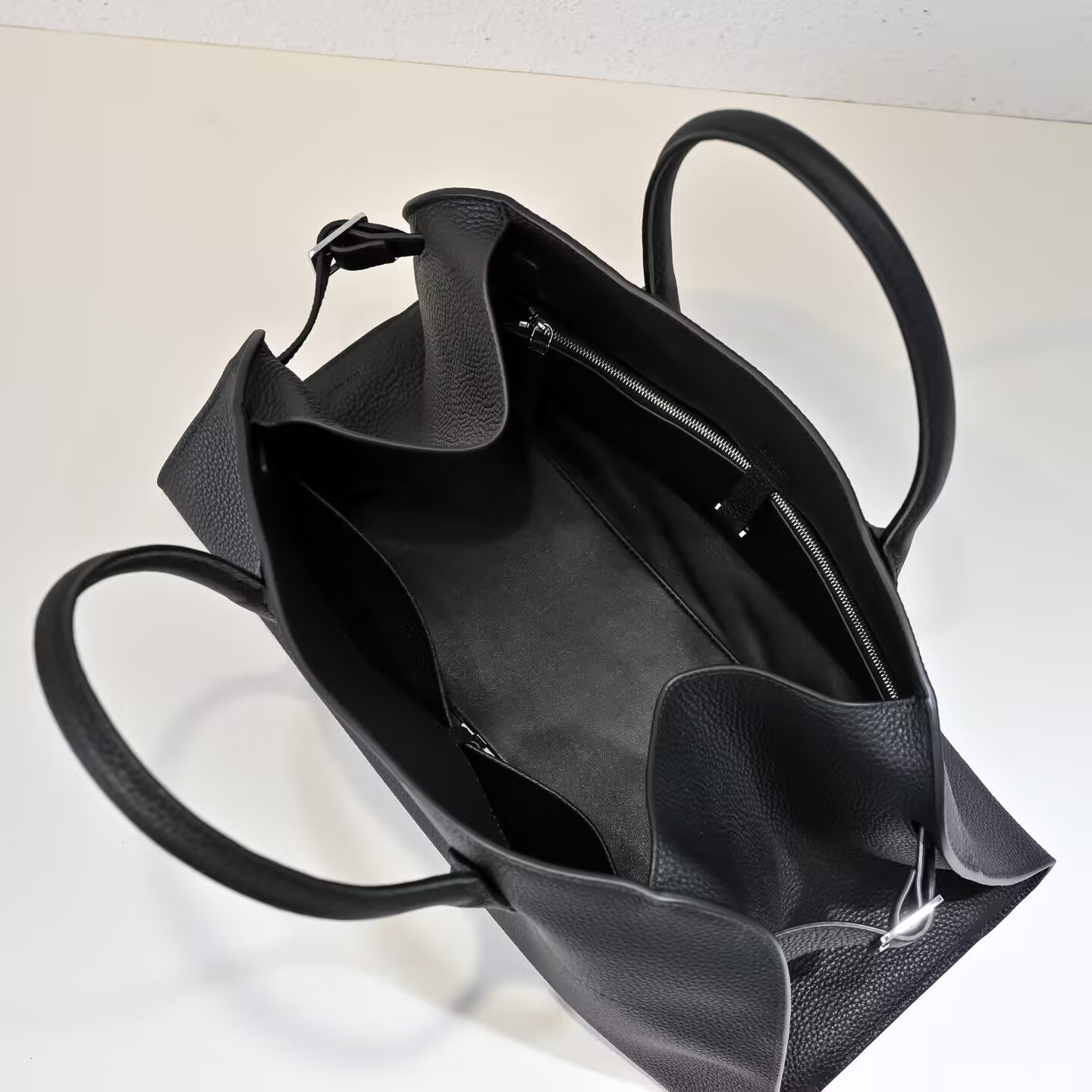 The R0w ew margaux 43x20.5x24cm