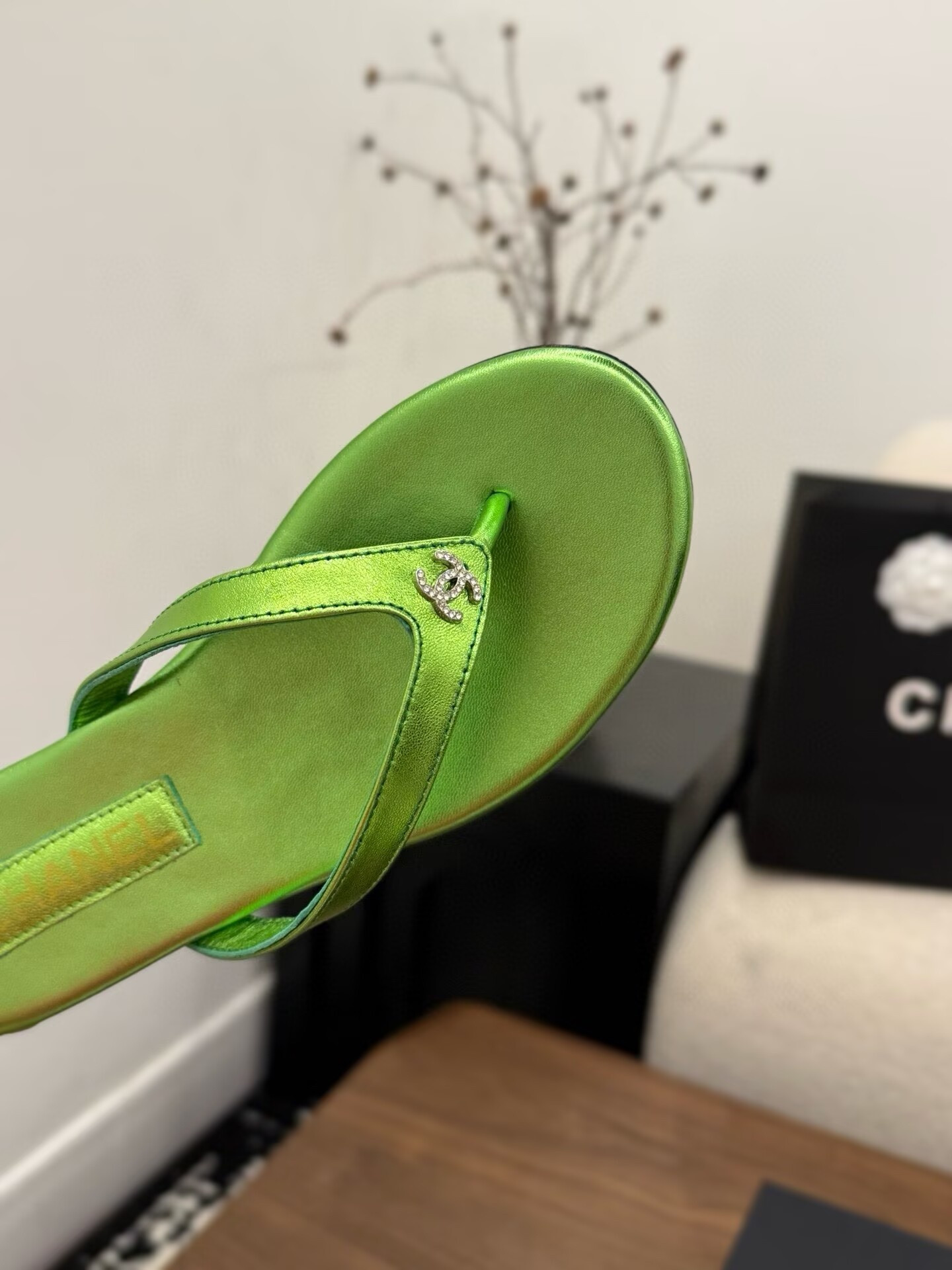UA Chanel Slides