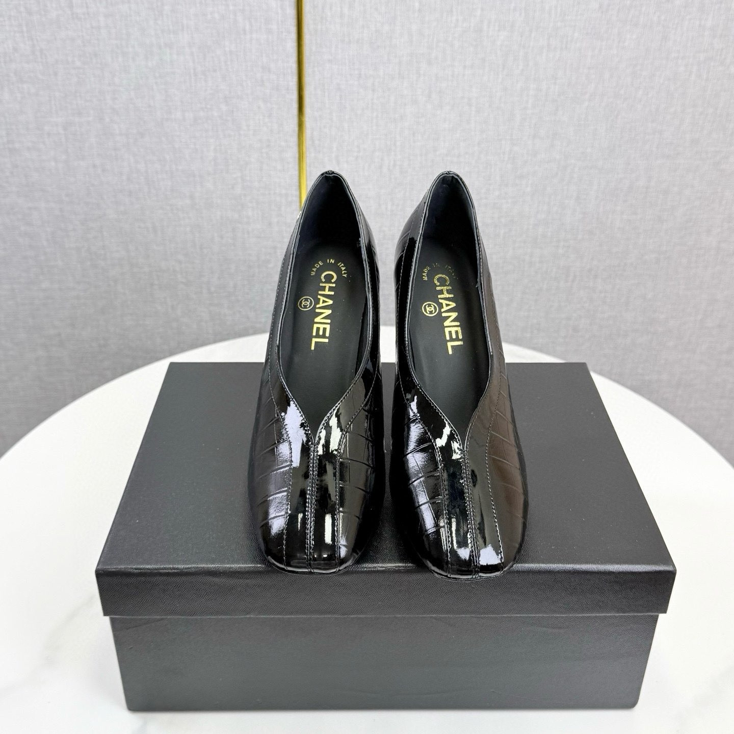 ua Ch**el pumps