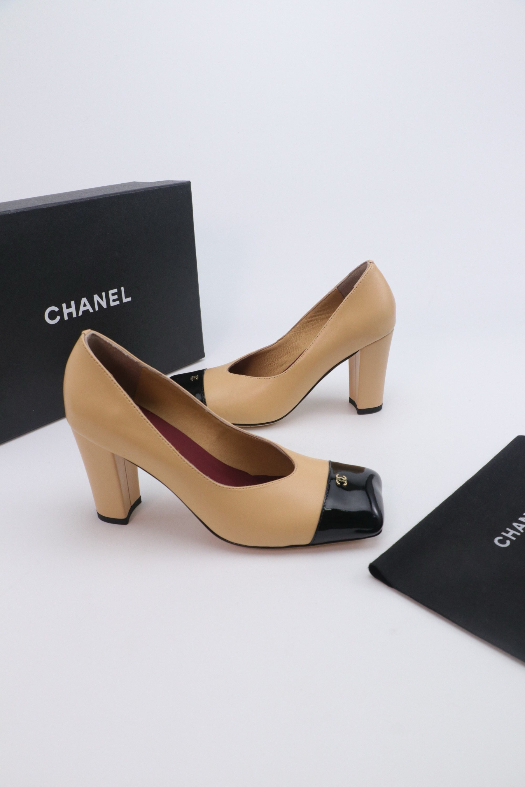 ua Ch**el pumps