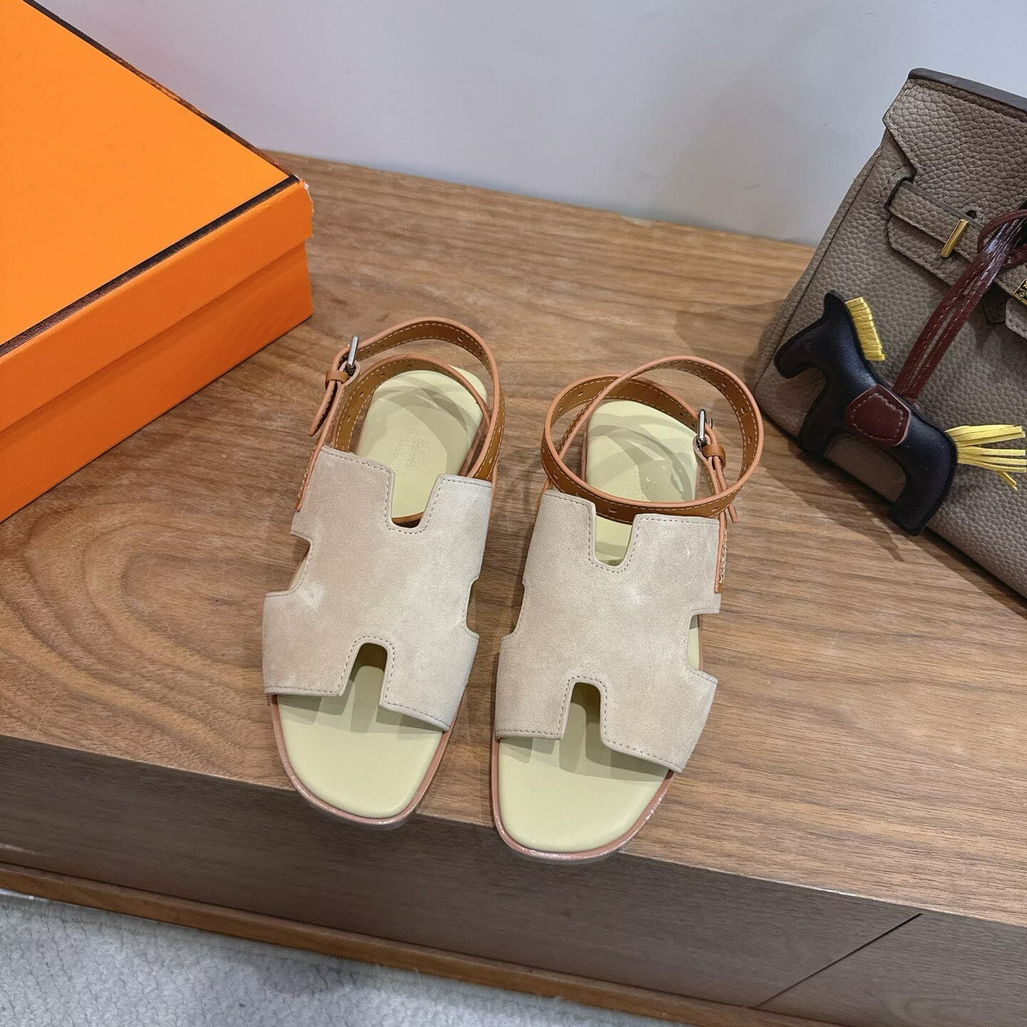 ua H**me5 maya sandal