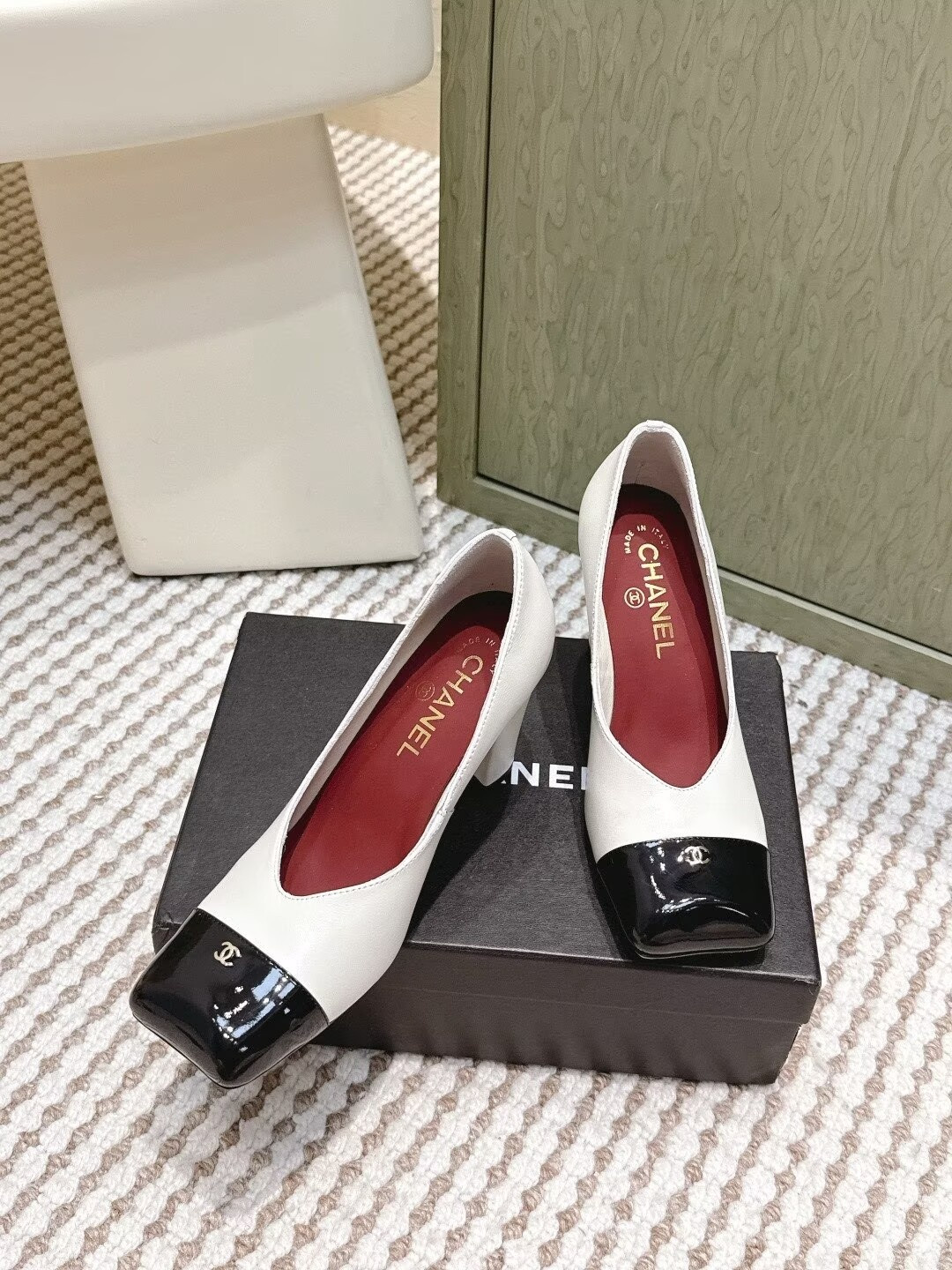 ua Ch**el pumps