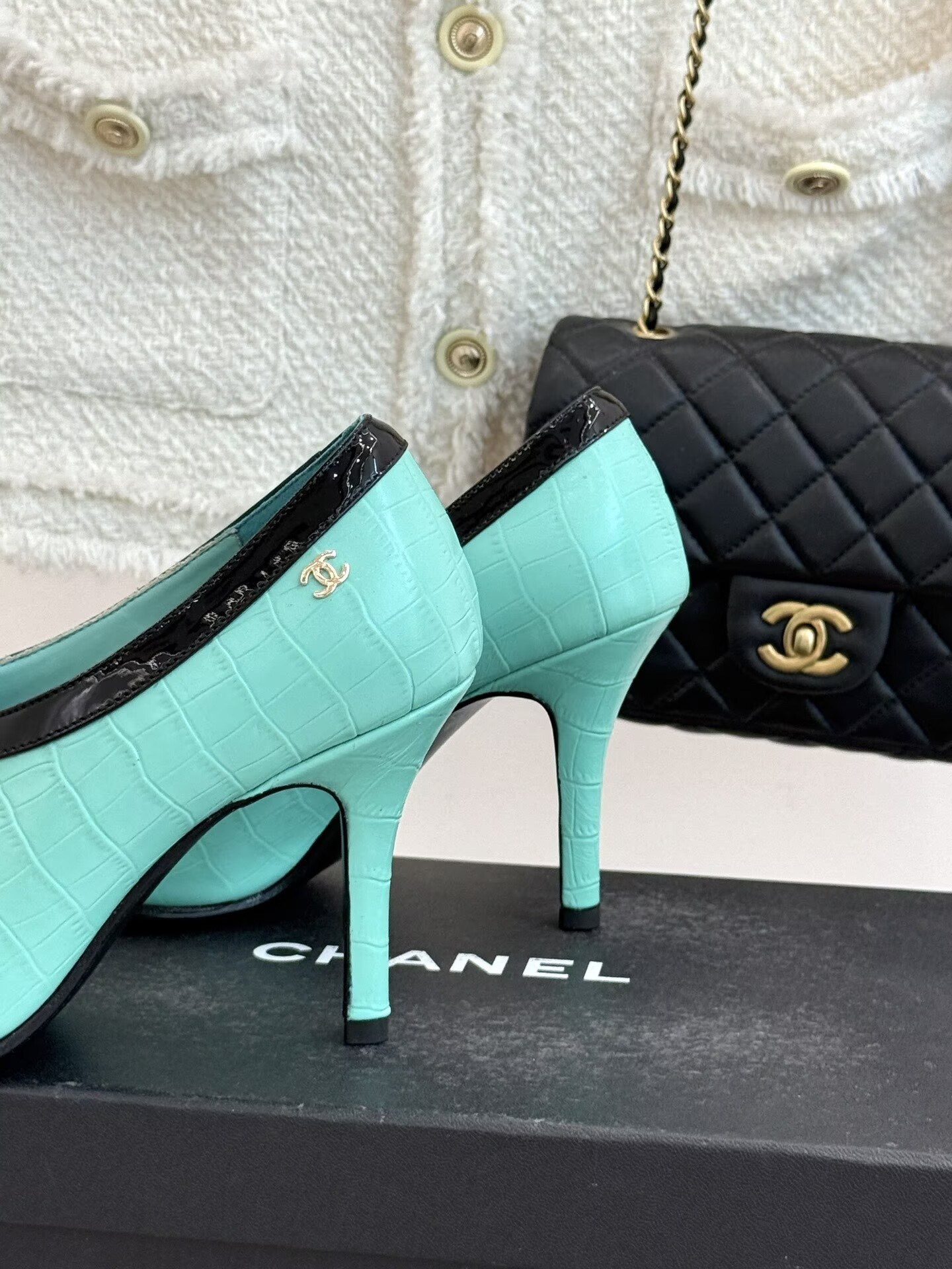 ua Ch**el pumps