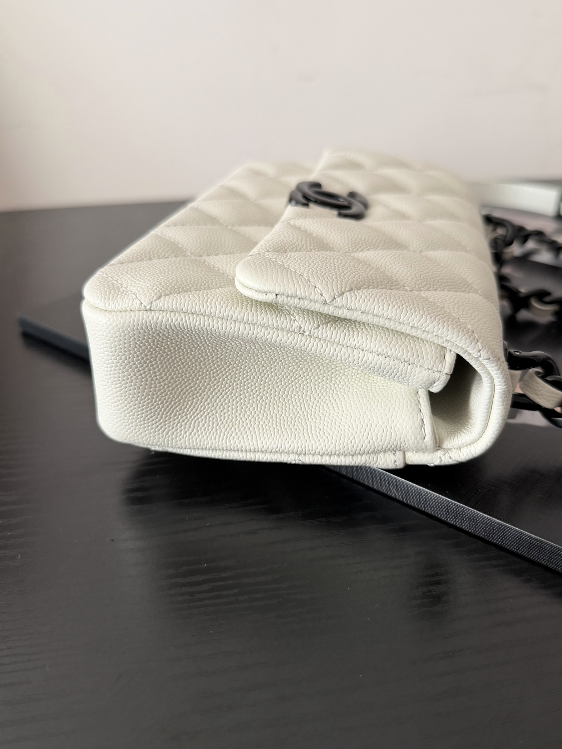 Chanel Flap Bag AS2302 20x12.5x6cm