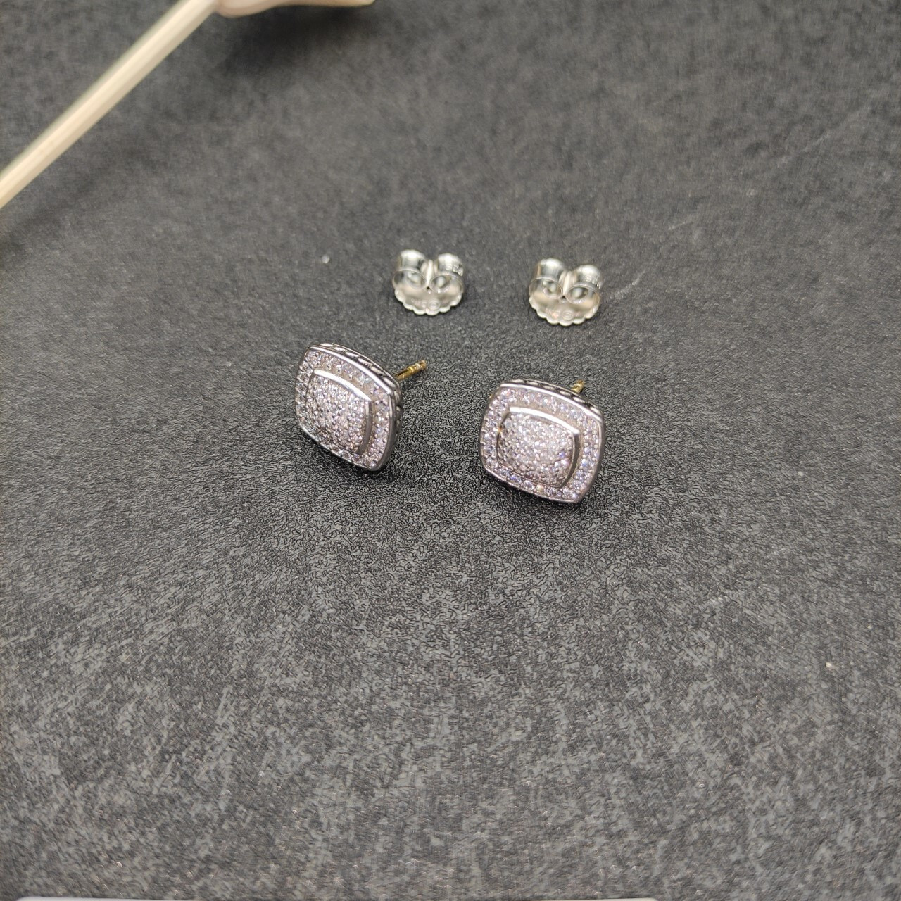 dau1d Yvrm*n square d1am0nd earrings