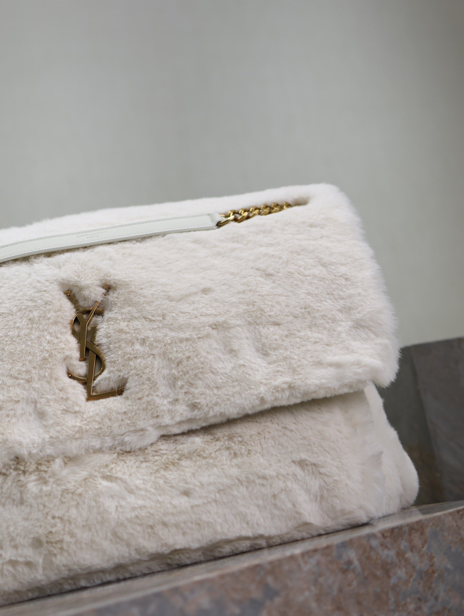 Y51 NIKI LARGE IN SHEARLING 47 X 34 X 16 CM