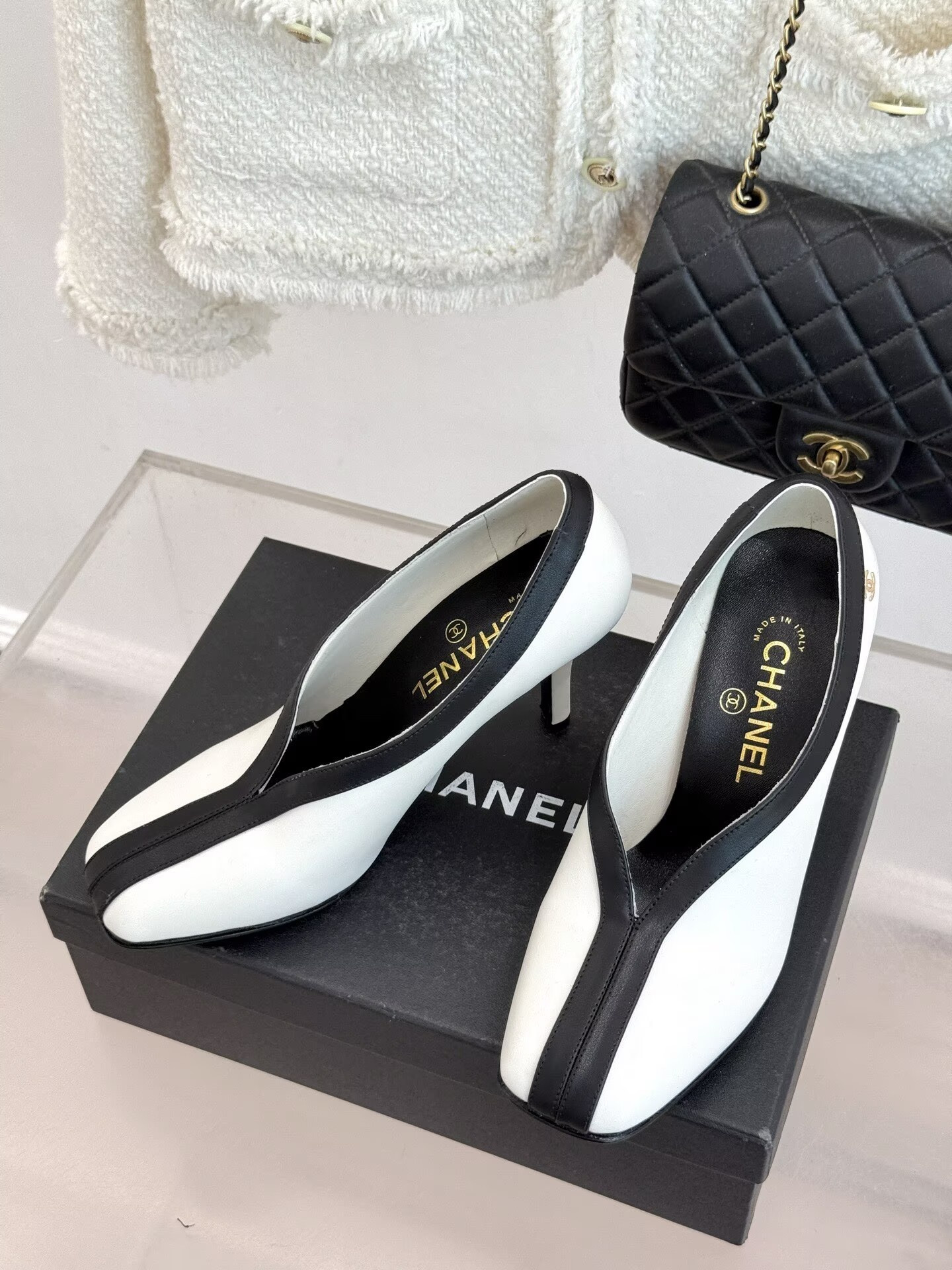 ua Ch**el pumps