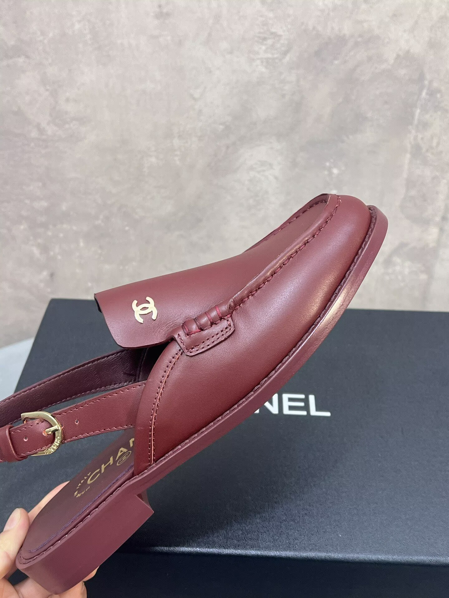 ua Ch**el slingbacks