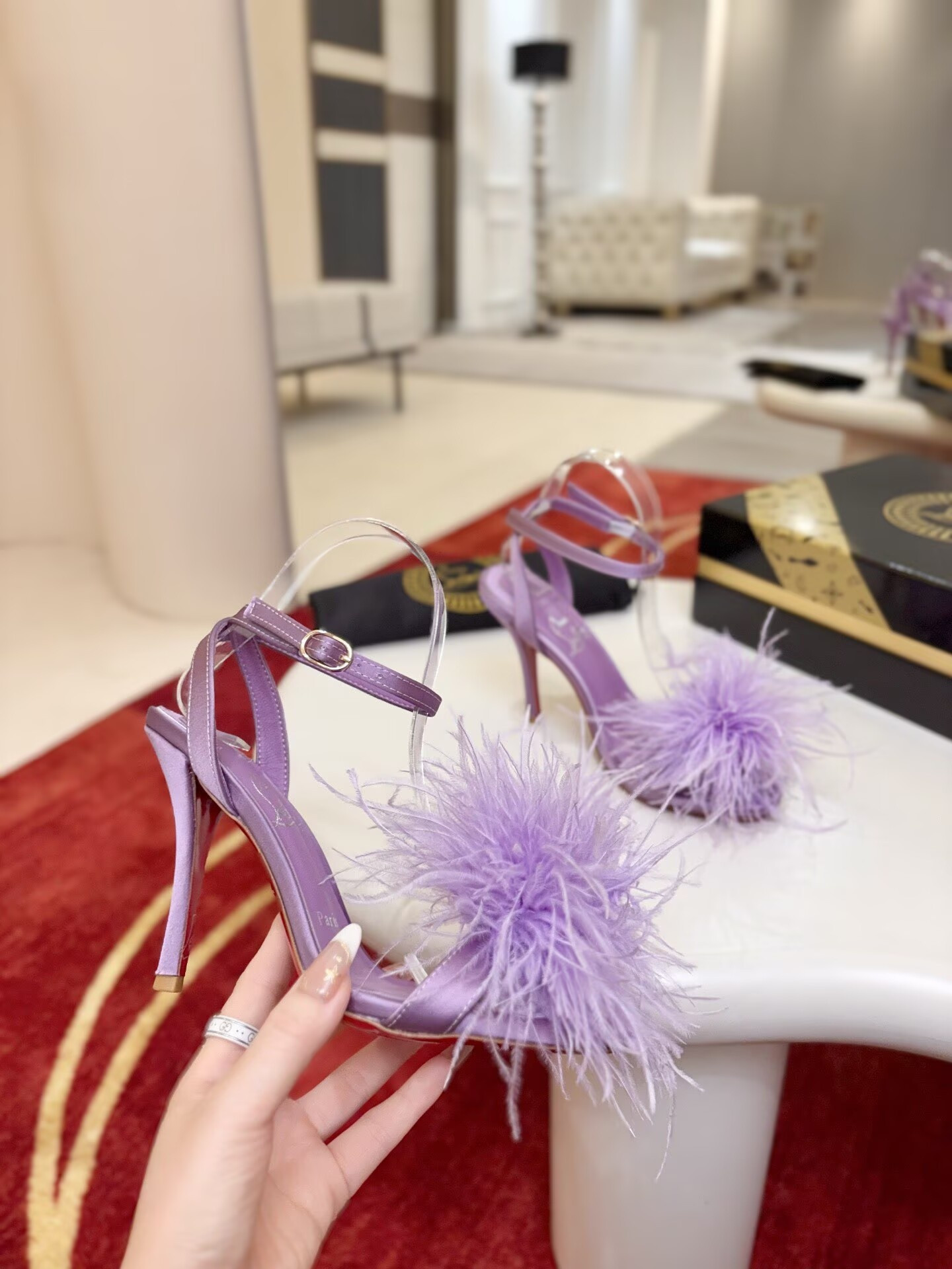 ua Chr1st1an louboutin patapompom sandals