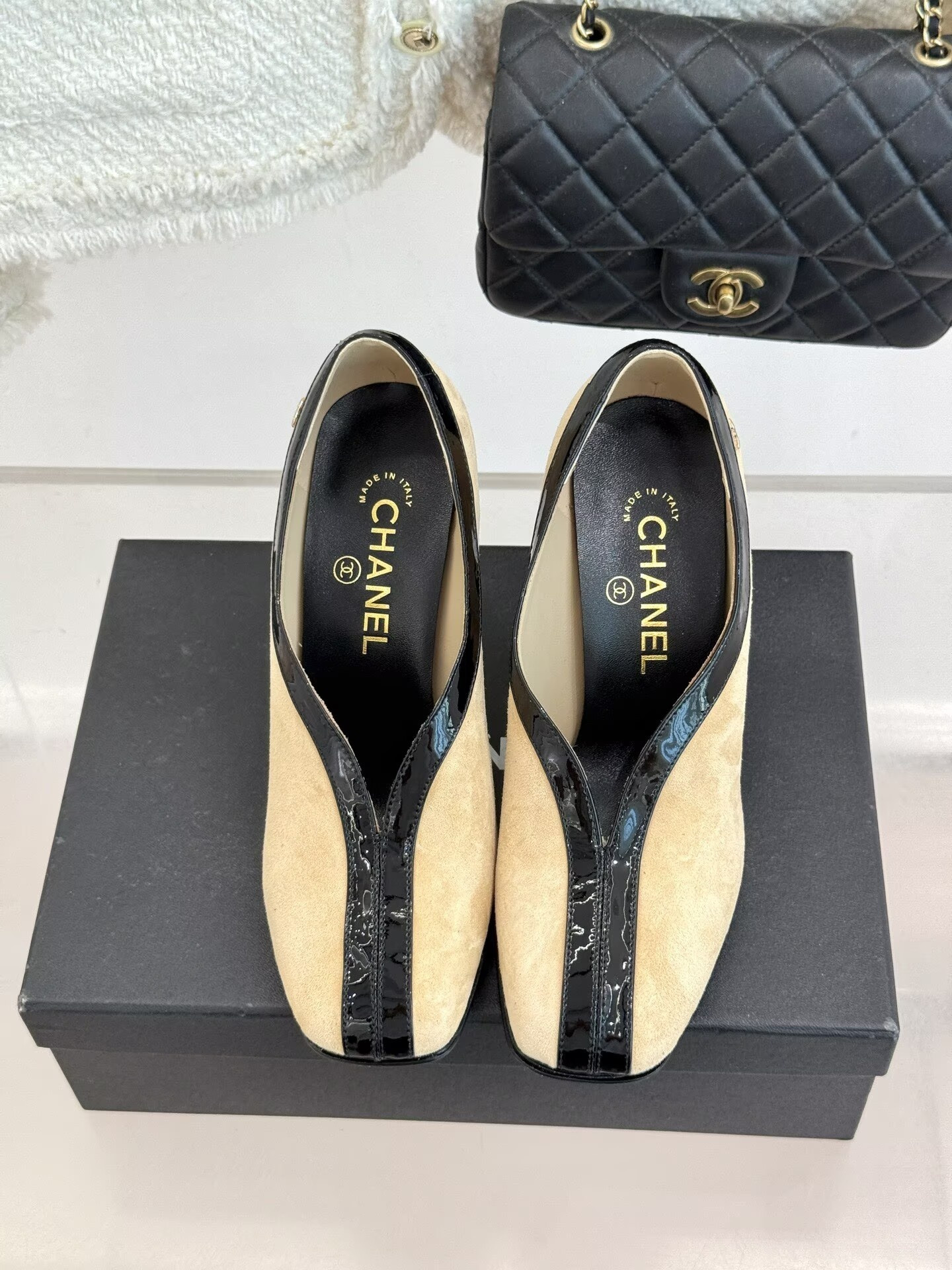 ua Ch**el pumps