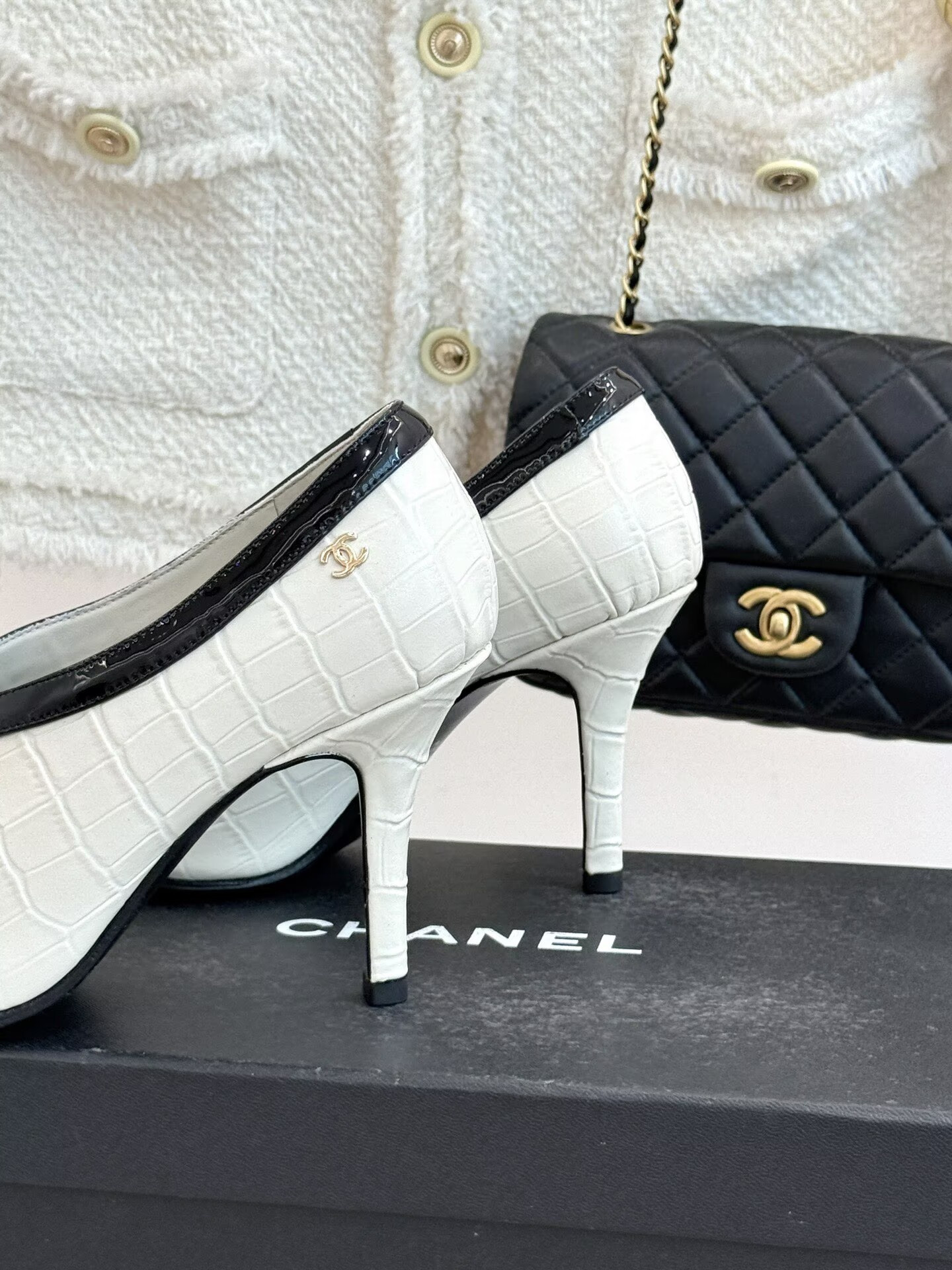 ua Ch**el pumps