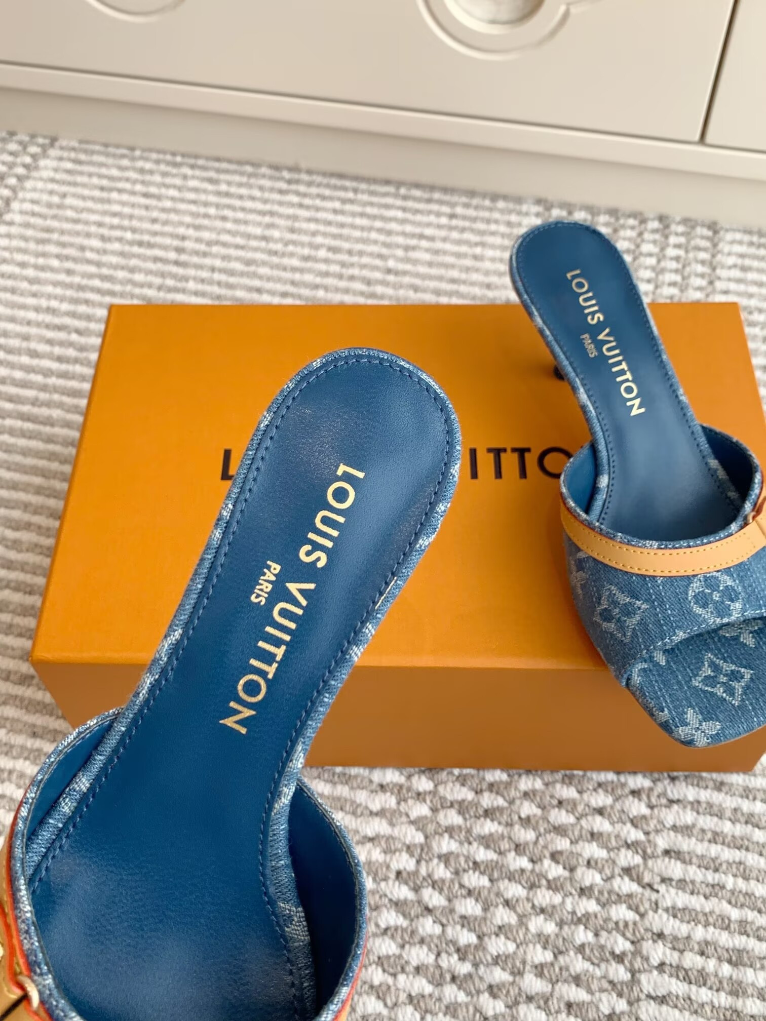 UA LV 6AM Mule