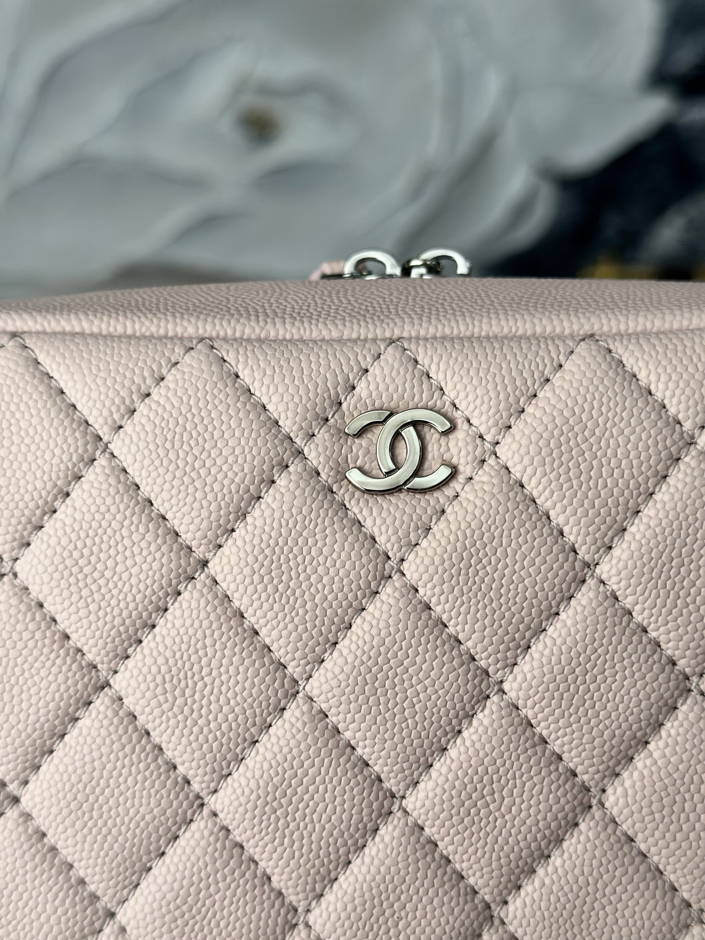 Chanel Pouch Bag A31105 21x6x14cm