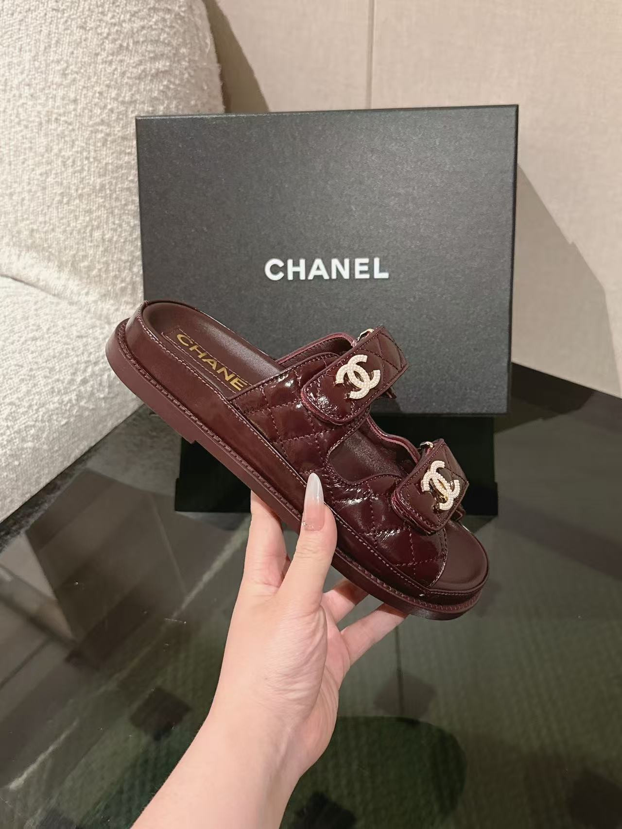 UA Ch**el SLIDES