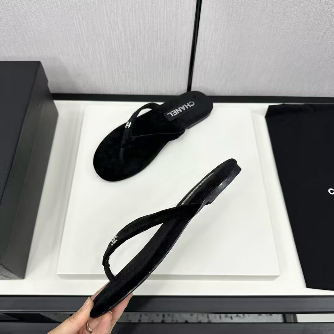 UA Ch**el Slides