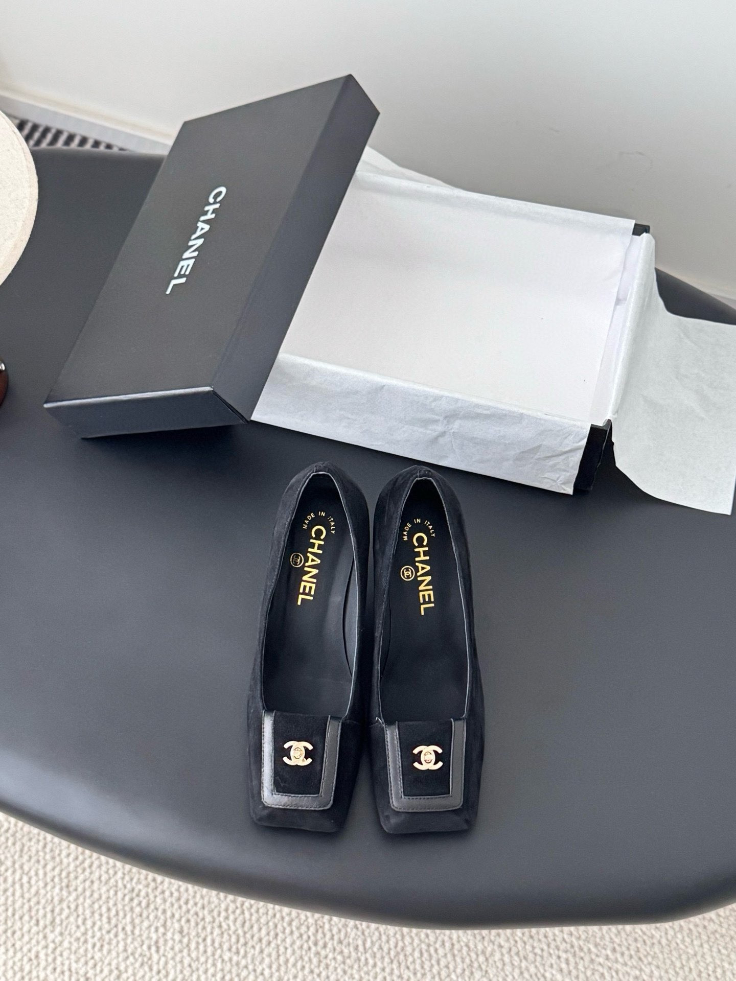 ua Ch**el pumps