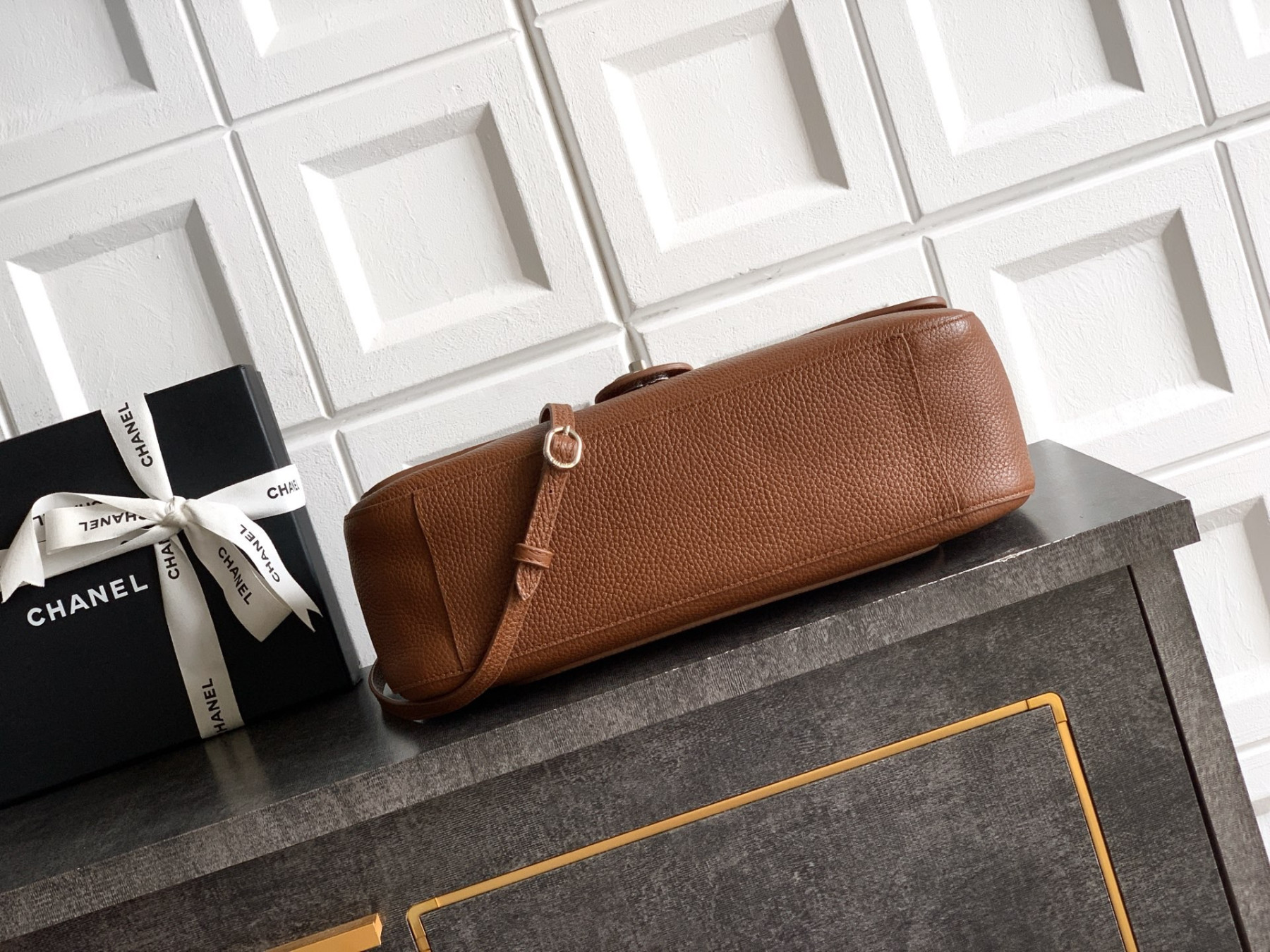 Chanel Maxi Flapbag Gold hardware AS6231 19.5x32x10cm