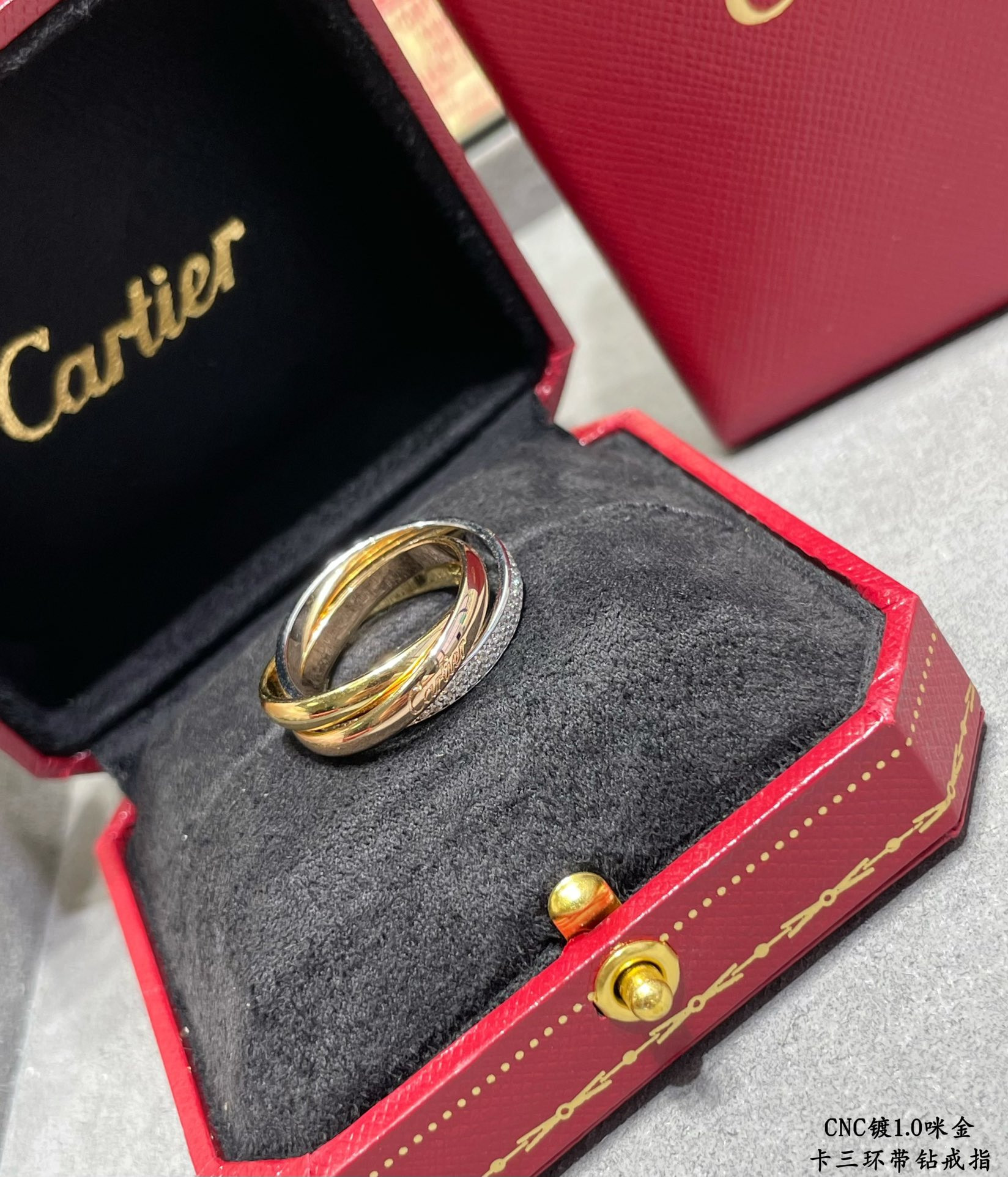 Ca*t1er three-band D1am0nd ring