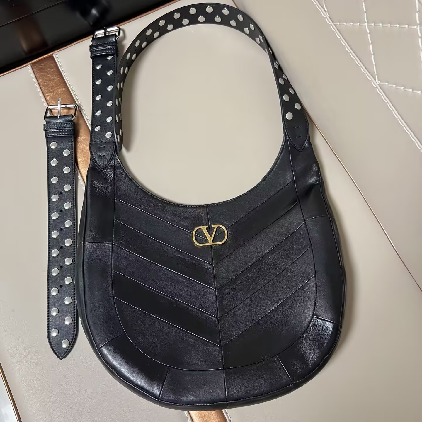 Va1e*ntin0 garavani hoboho nappa leather hobo bag 35x27x4cm
