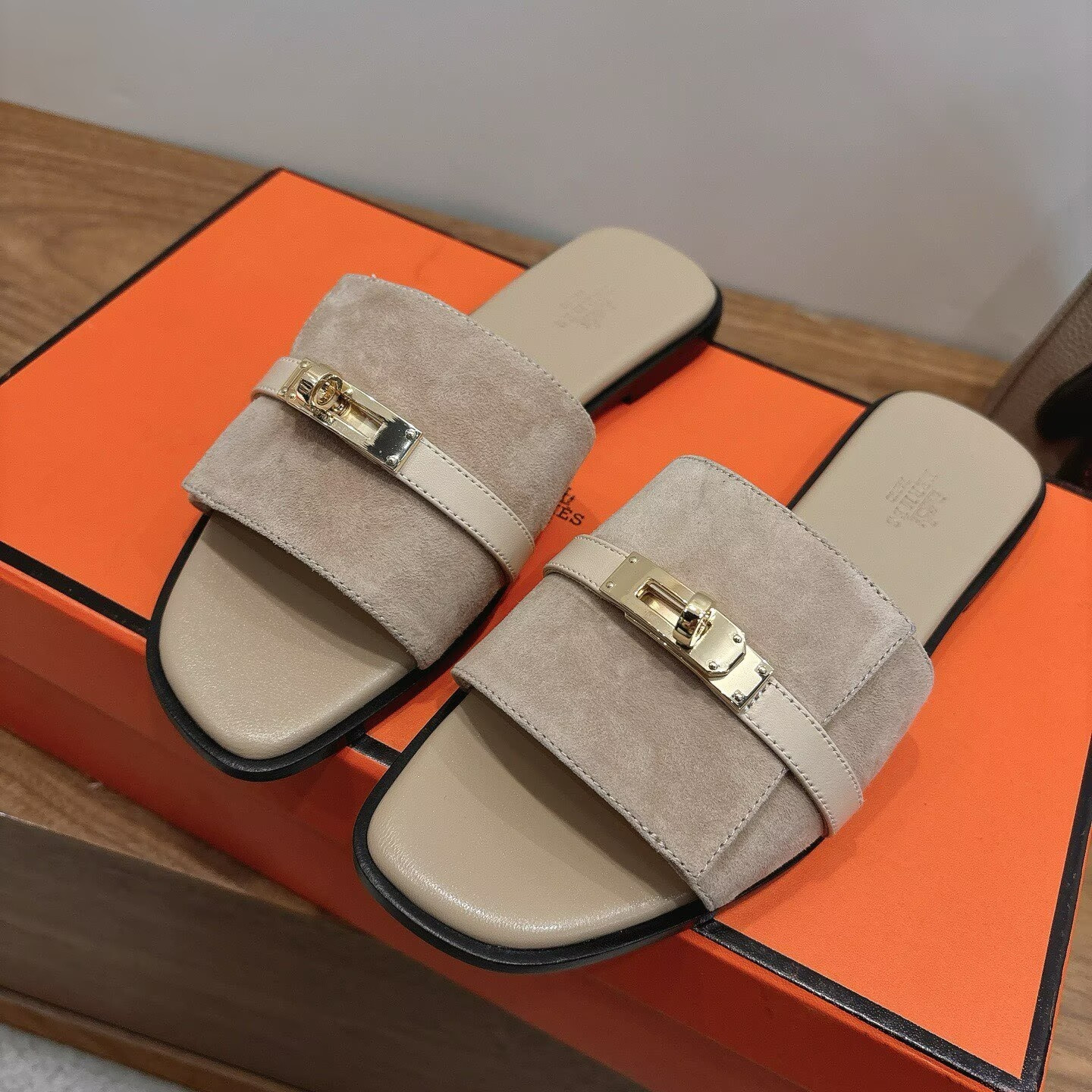 ua H**me5 giulia sandal
