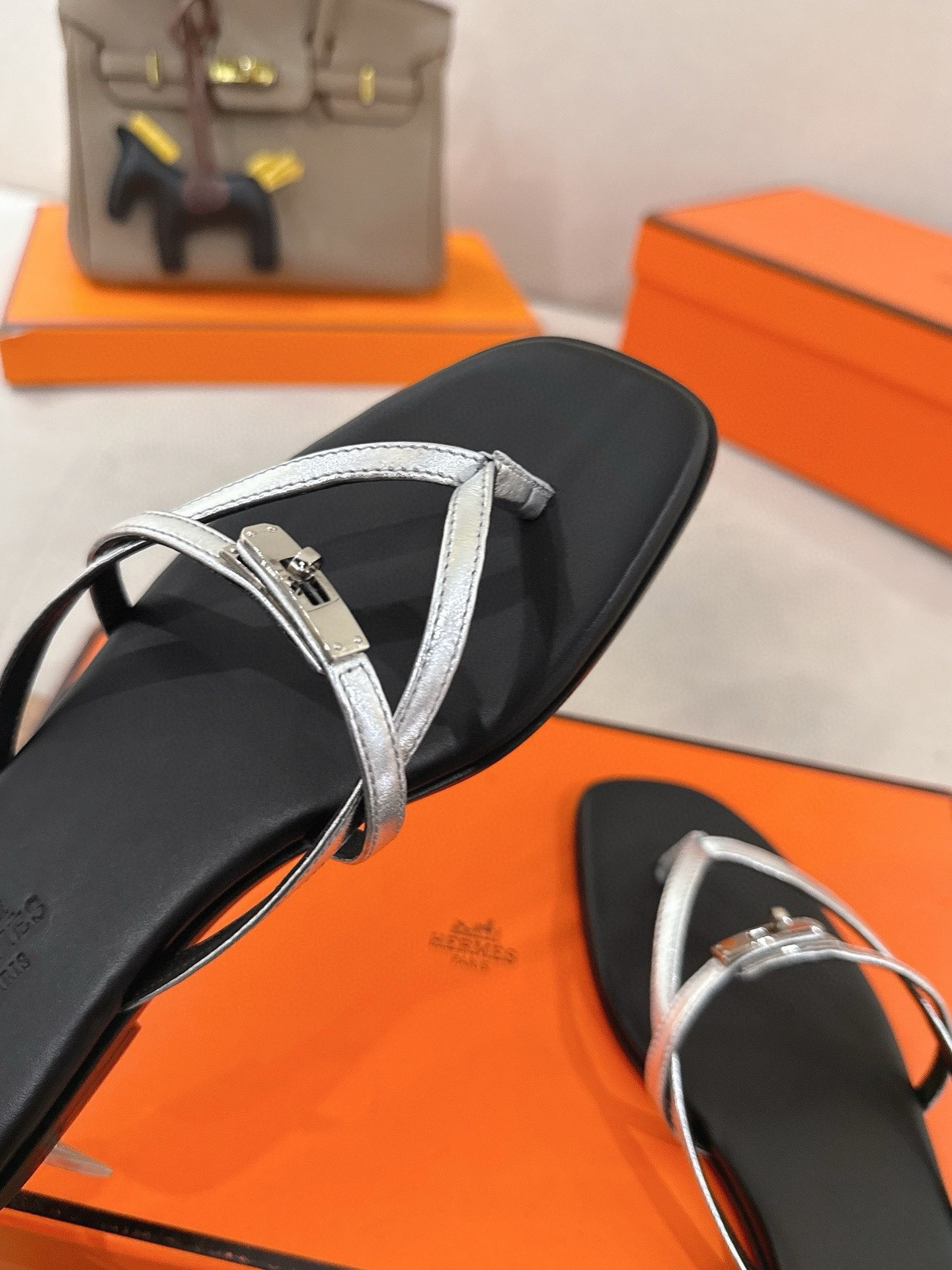 ua H**me5 miss sandals
