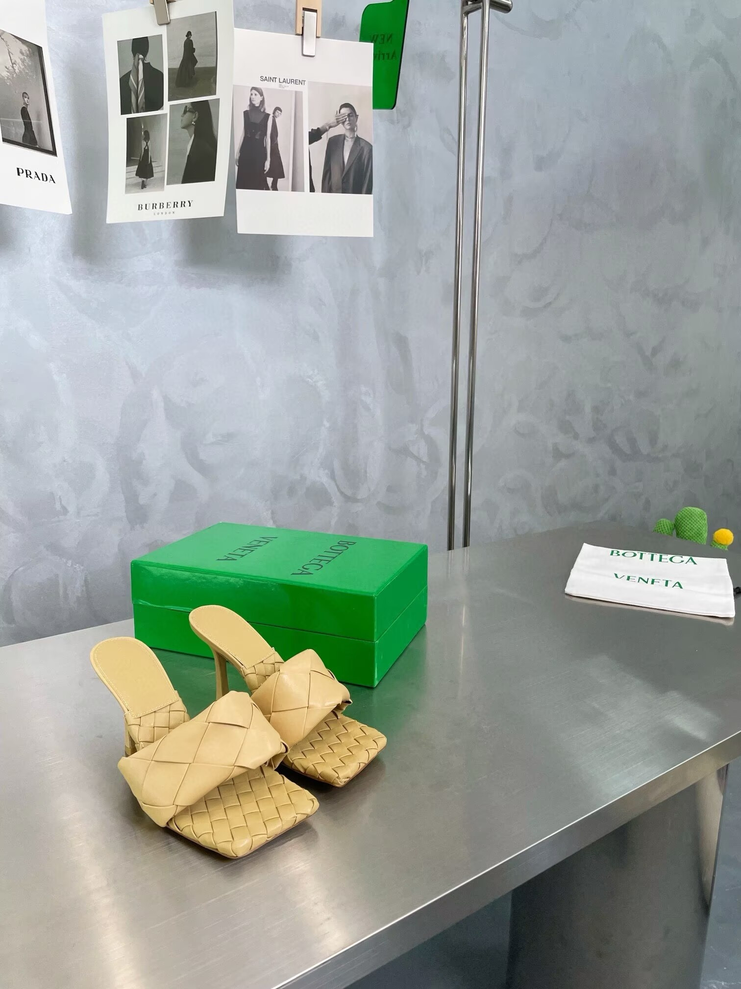 UA Bottega Veneta Lido Slides