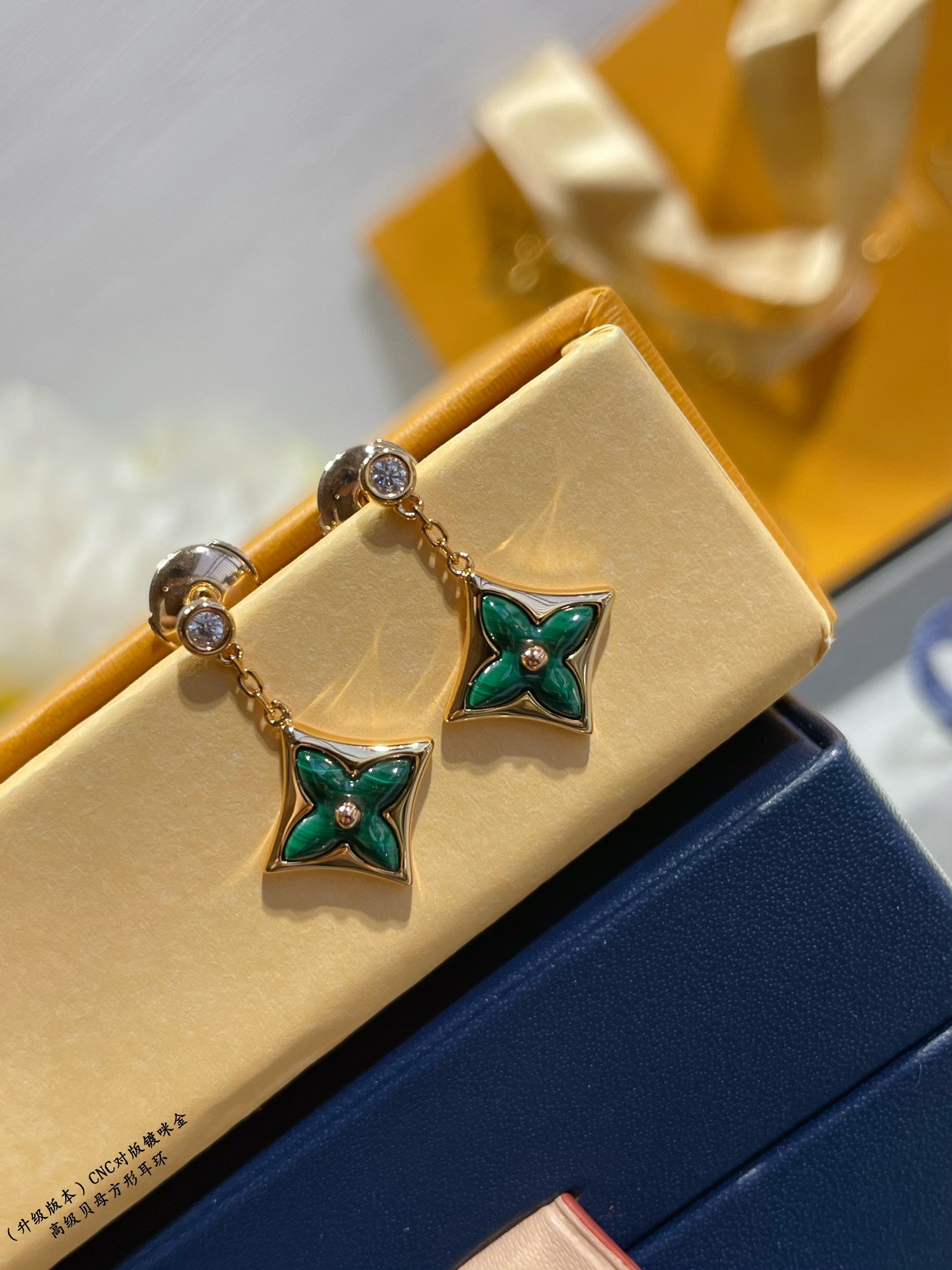 L0vis Vvtt0n Mother-of-pearl square Earrings