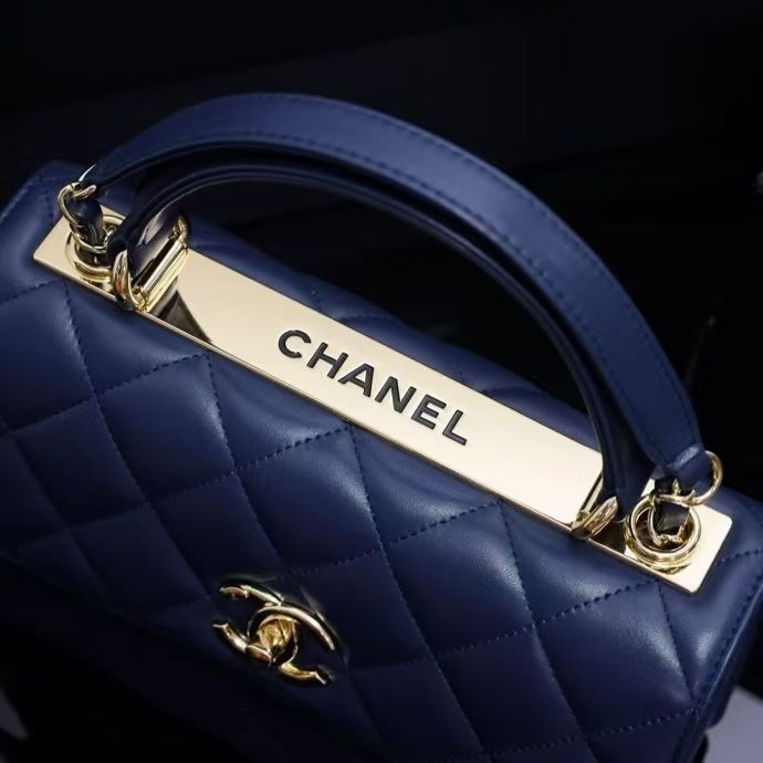 CHANEL FLAP BAG WITH TOP HANDLE 17x25x12cm