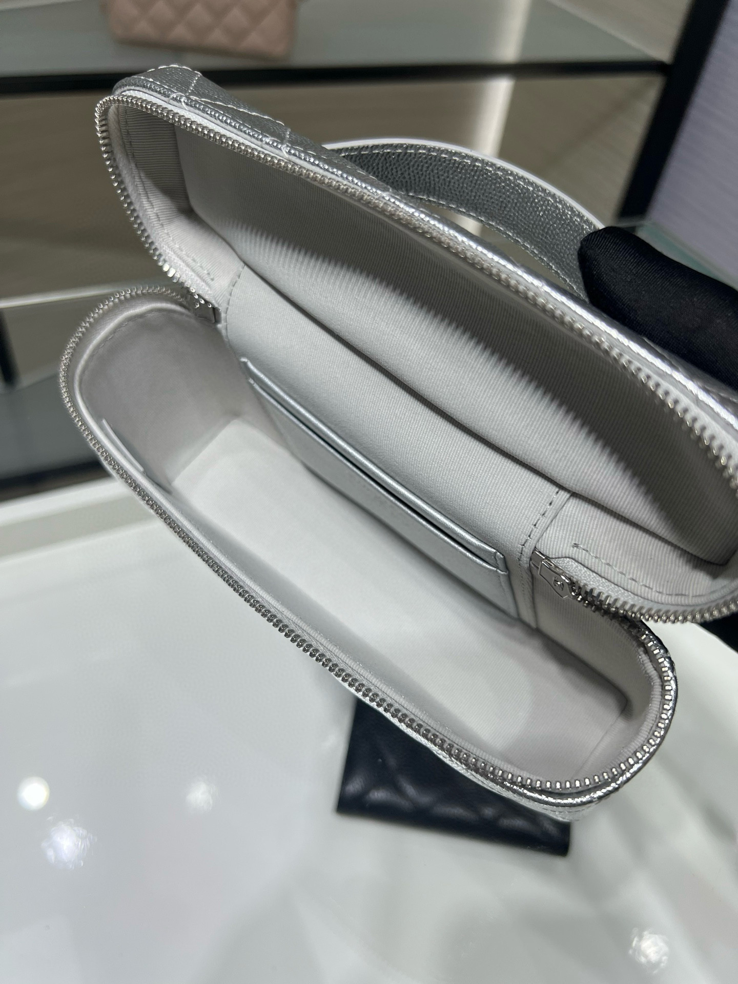 CHANEL Classic Vanity with chain Handbag AP4385 17x19.5x5cm