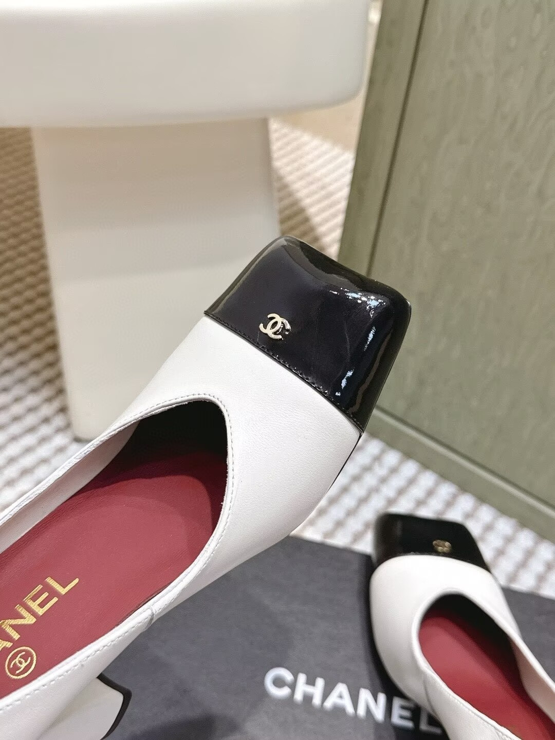 ua Ch**el pumps