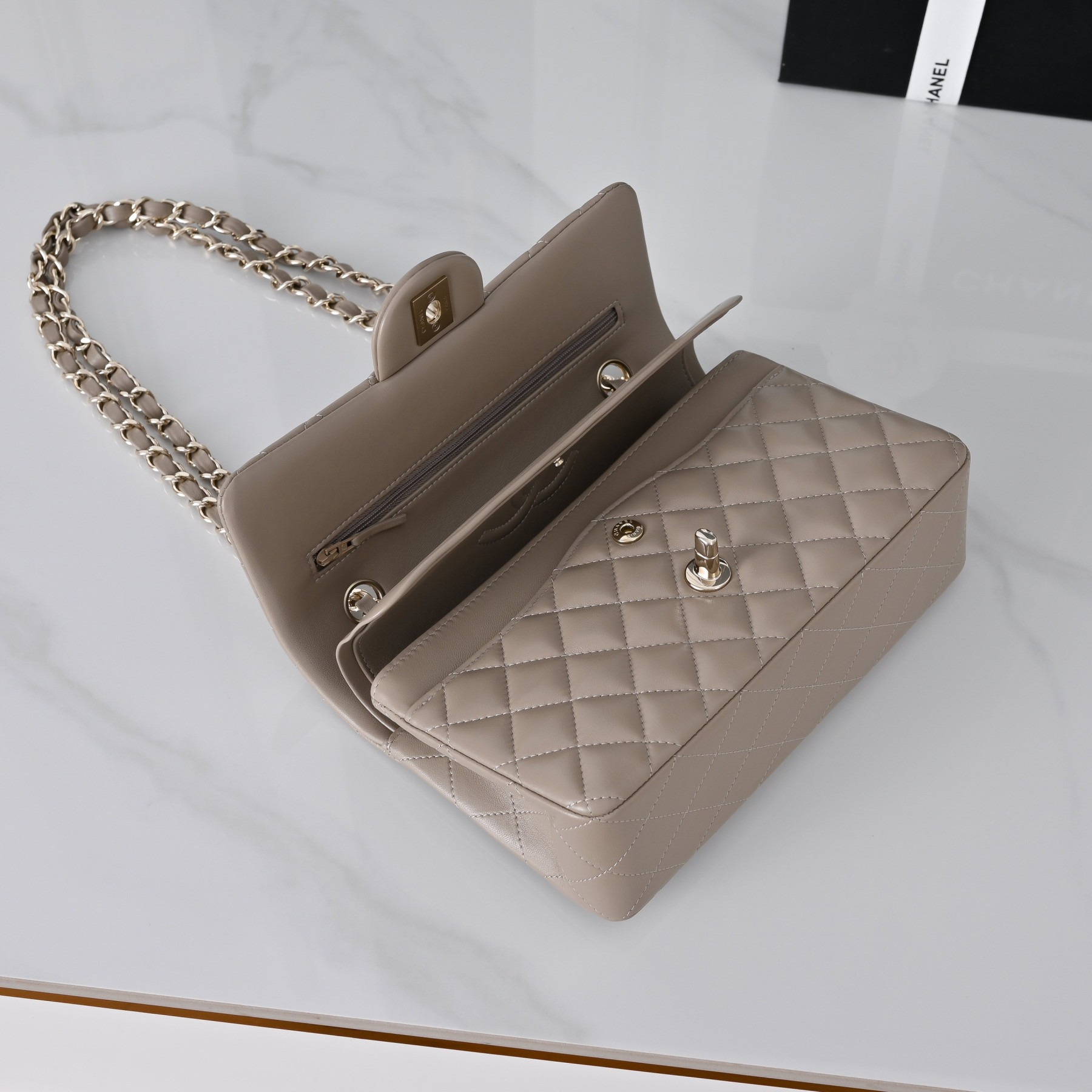 Chanel Classic Flap handbag light gold hardware A01113 23x14.5x6cm