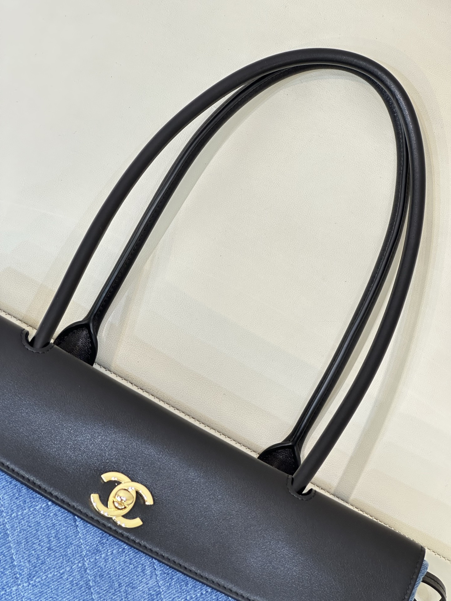Chanel Small Tote AS6288 15x31x12cm