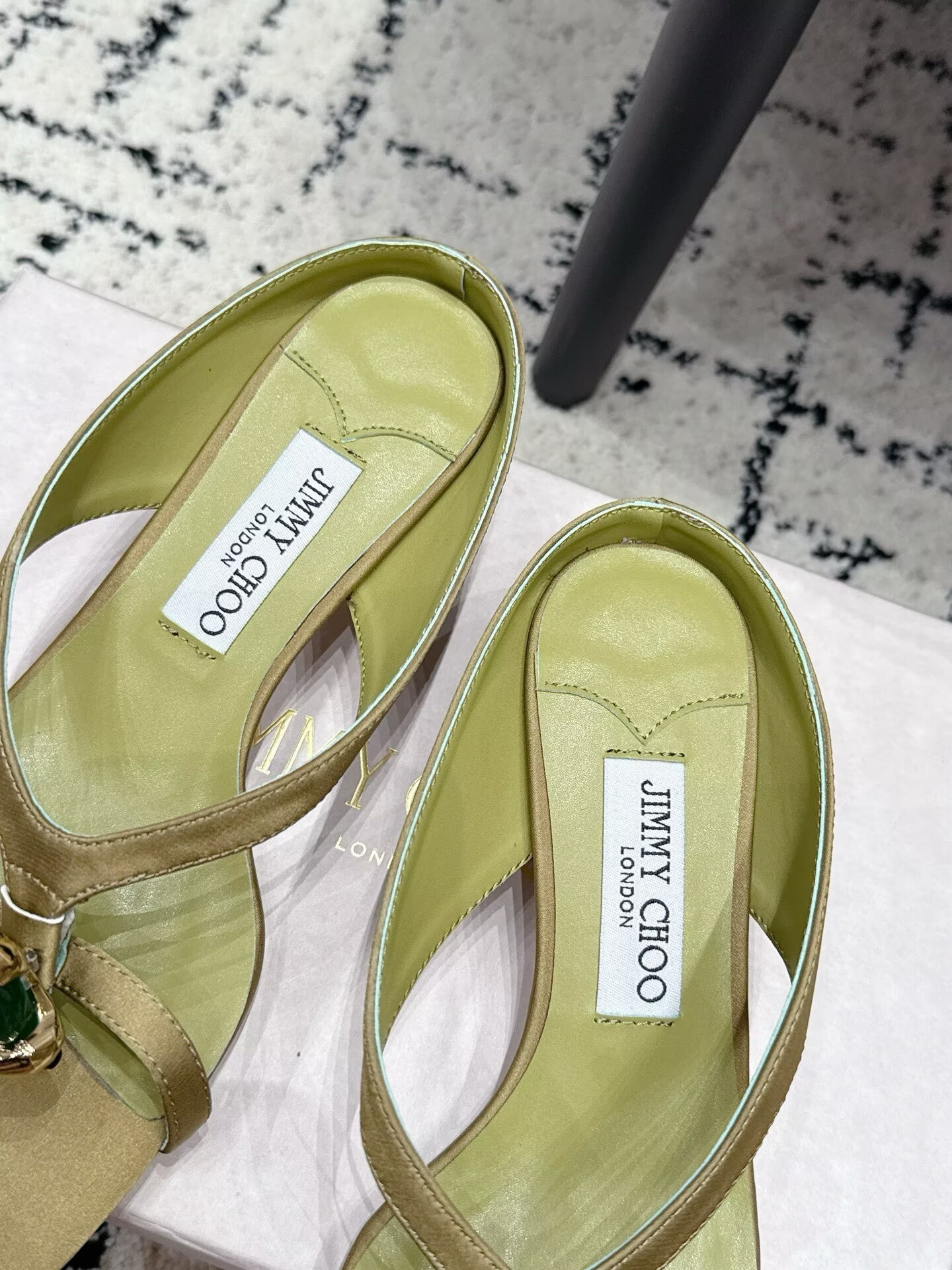 ua J1m*y Ch00 emeri sandals