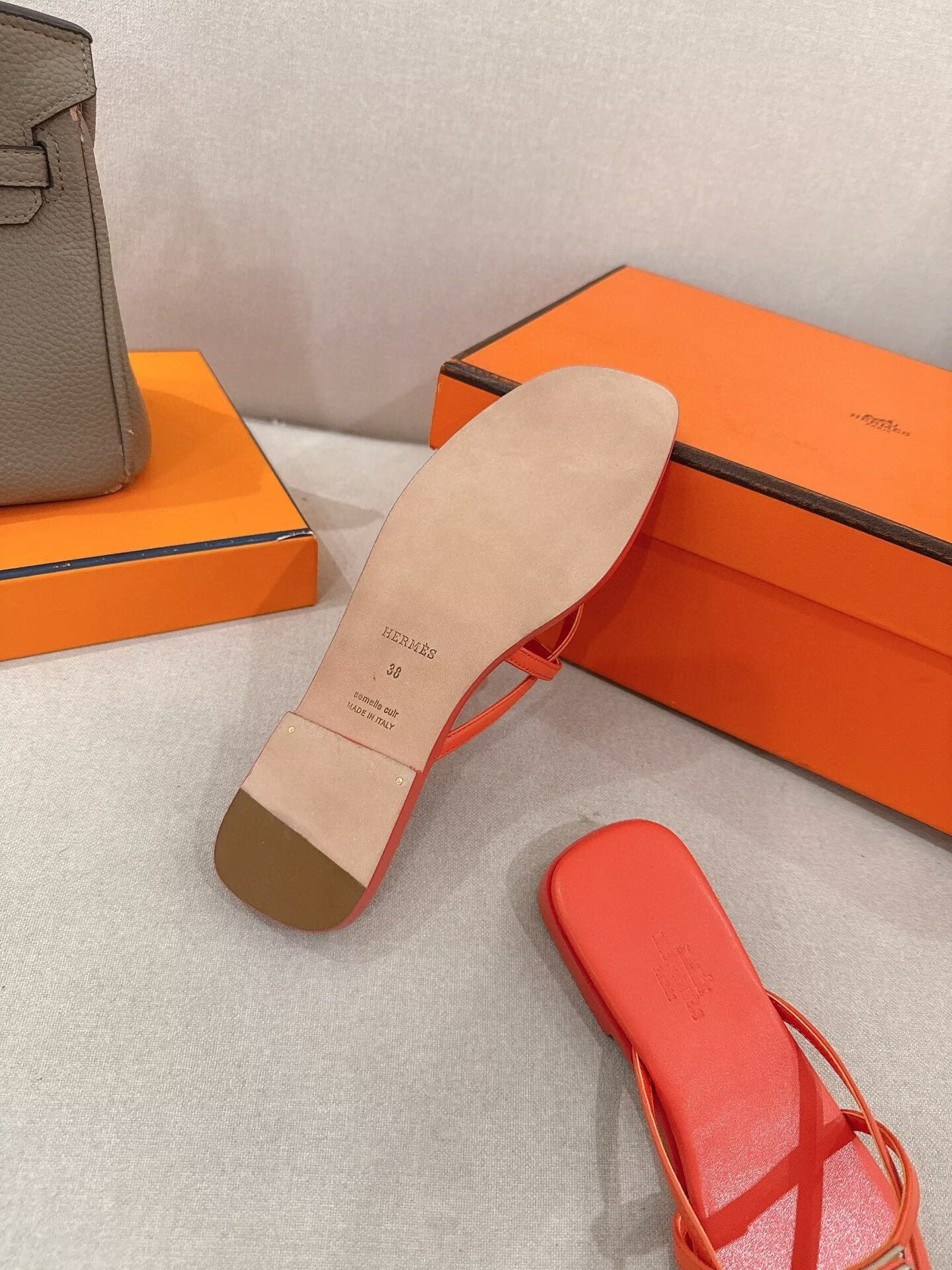 ua H**me5 miss sandals