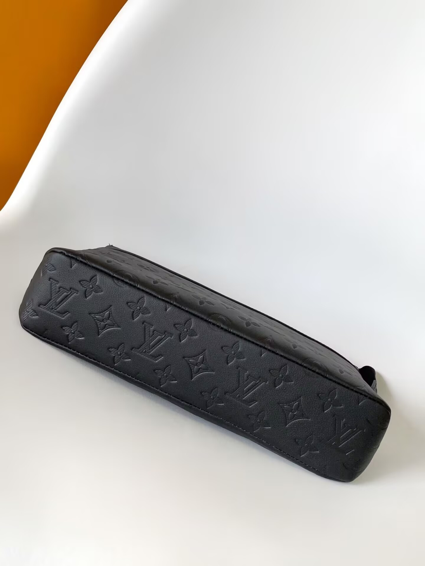 LV Pochette Voyage Souple M82545 32x21x8cm