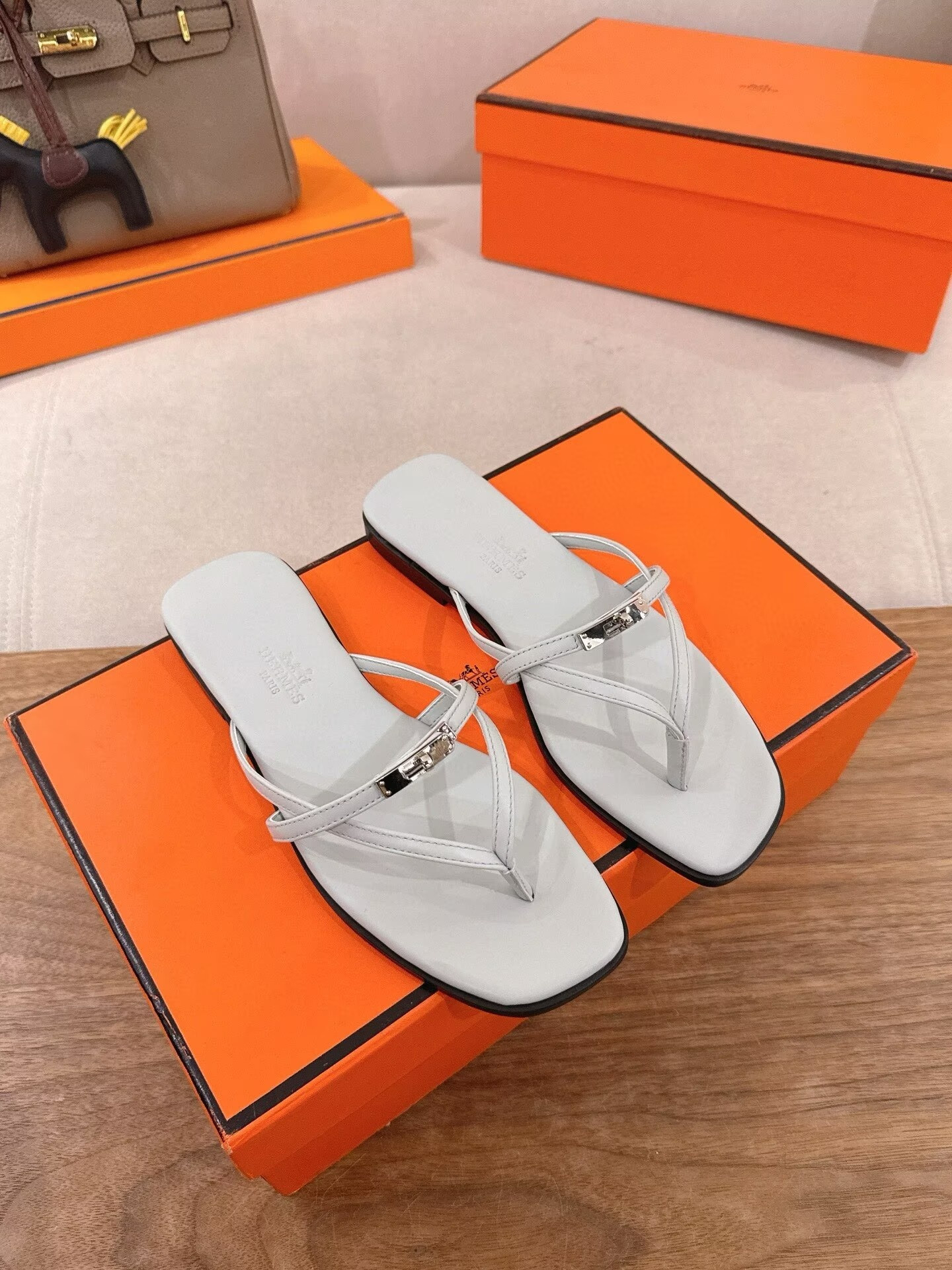 ua H**me5 miss sandals