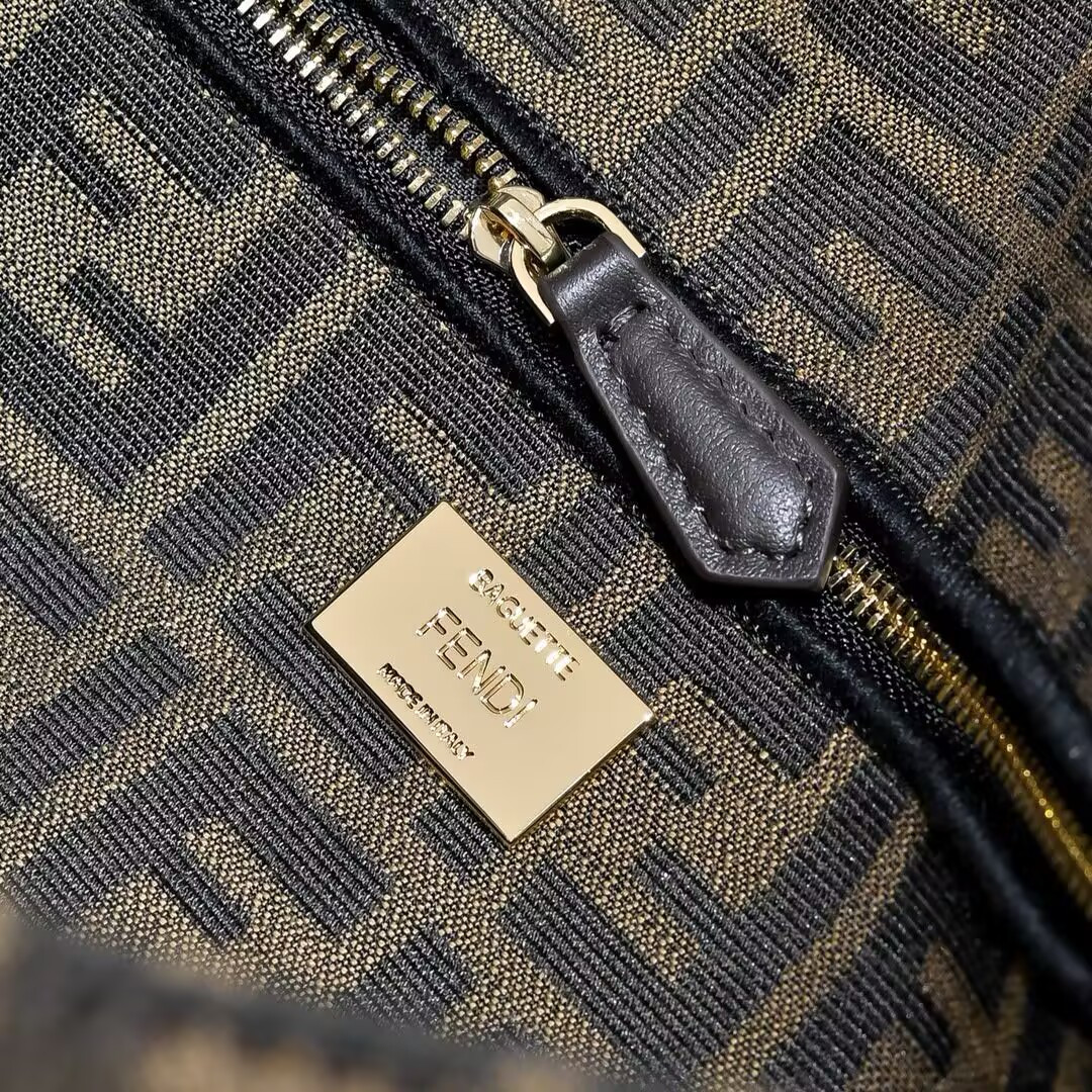 Fendi Baguette Shoulder Bag 26x13x6cm