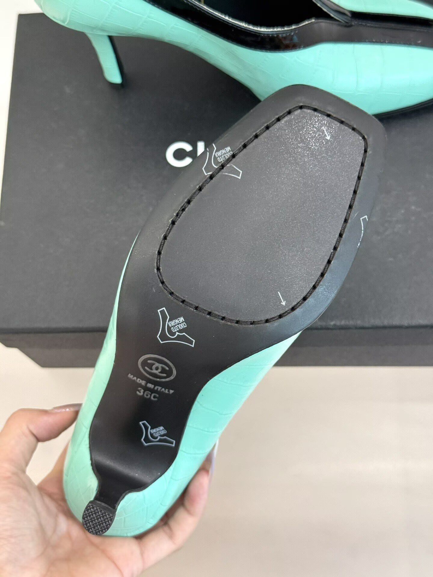 ua Ch**el pumps