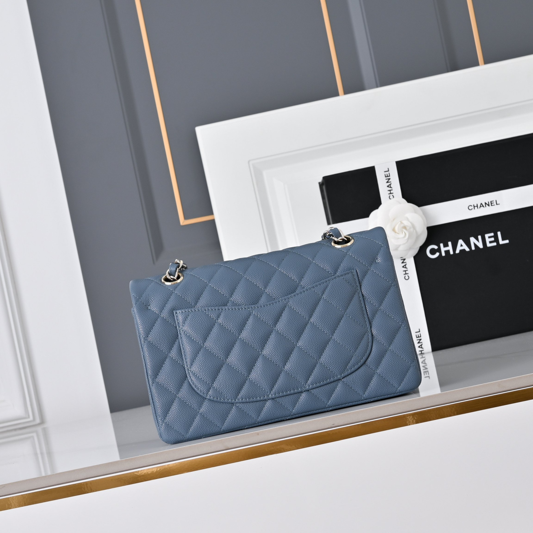 Chanel Classic Flap handbag Dusty blue with light gold hardware and caviar leather A01113 23x14.5x6cm
