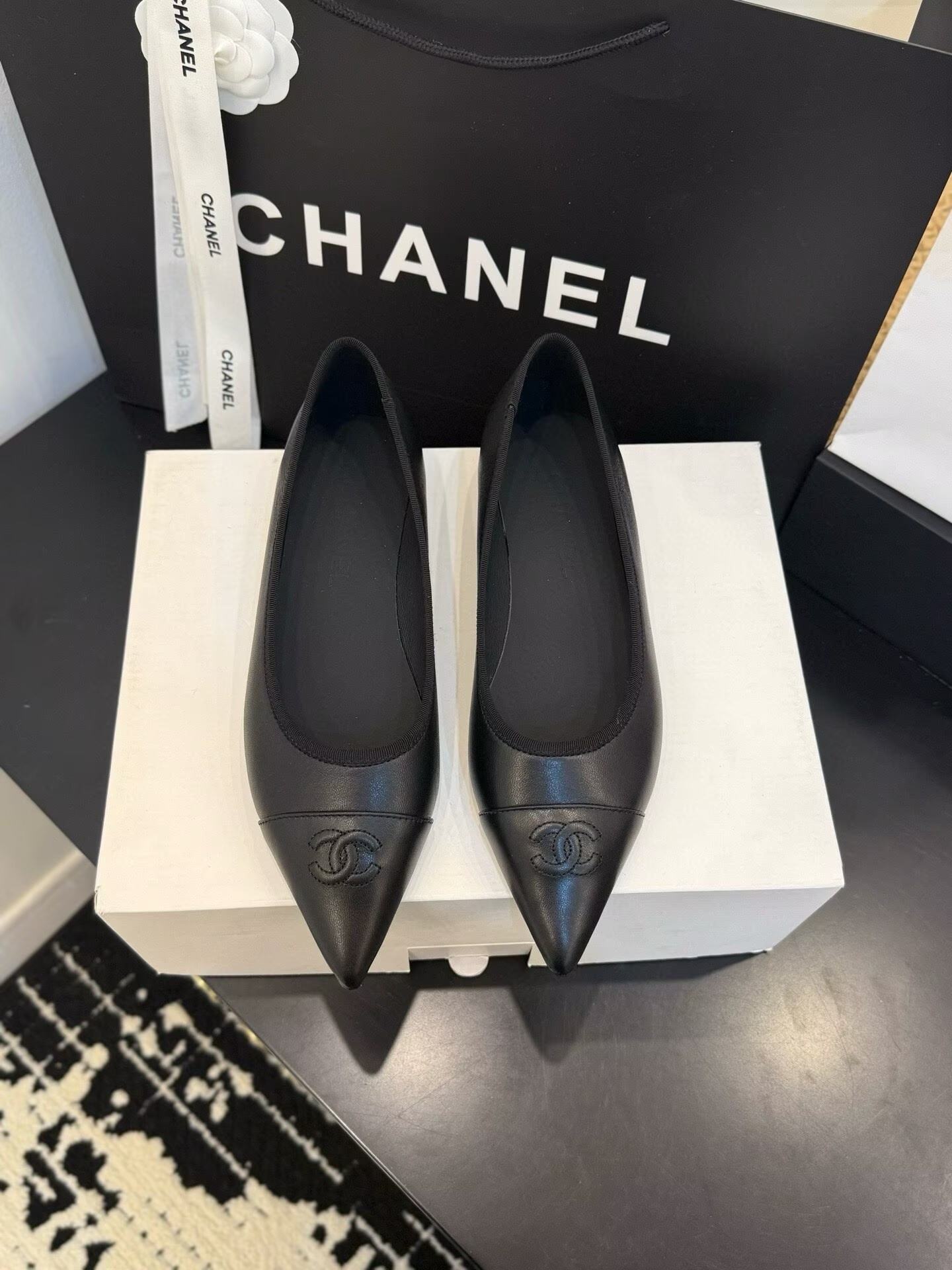ua Ch**el ballet flats