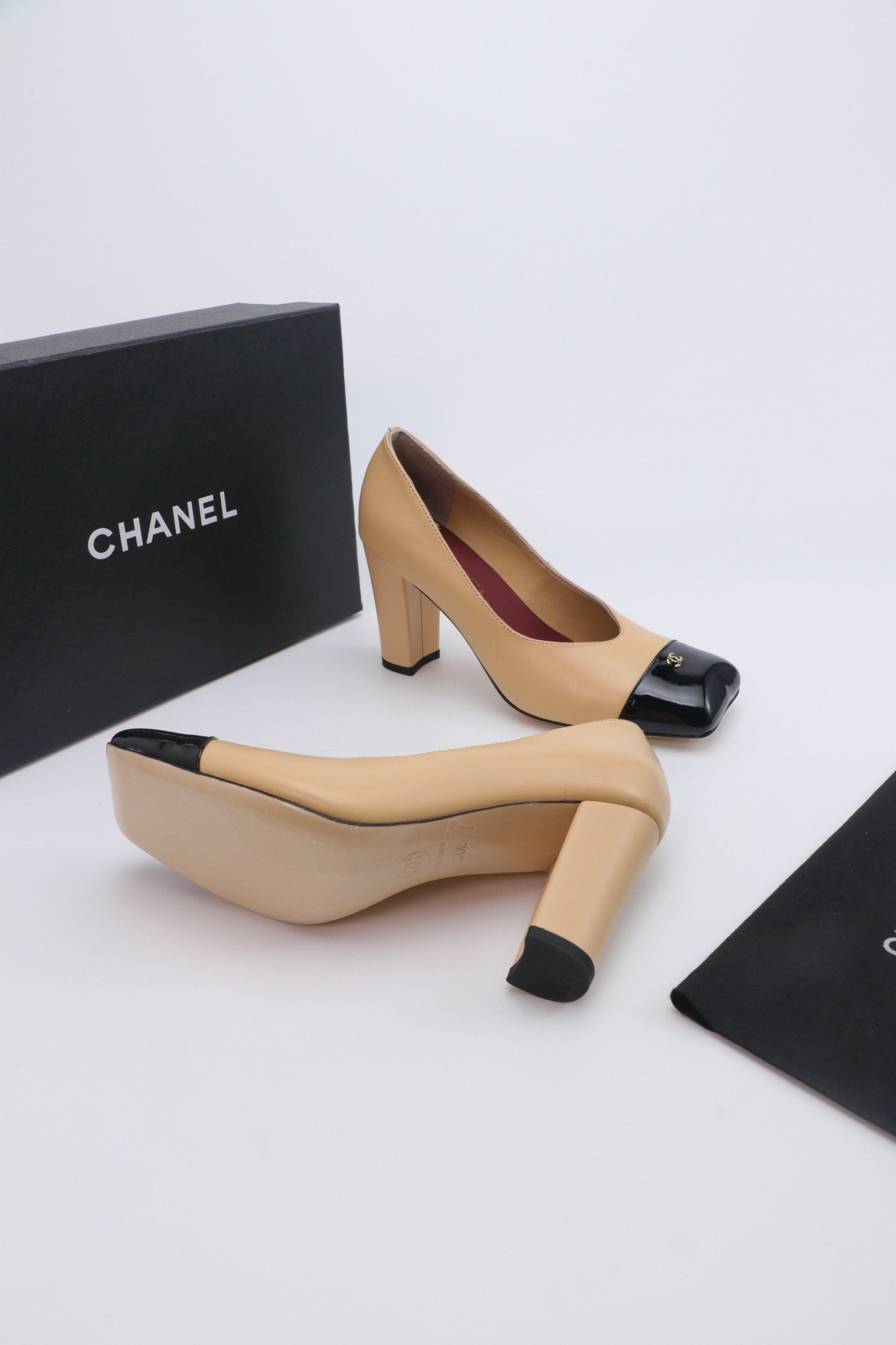 ua Ch**el pumps