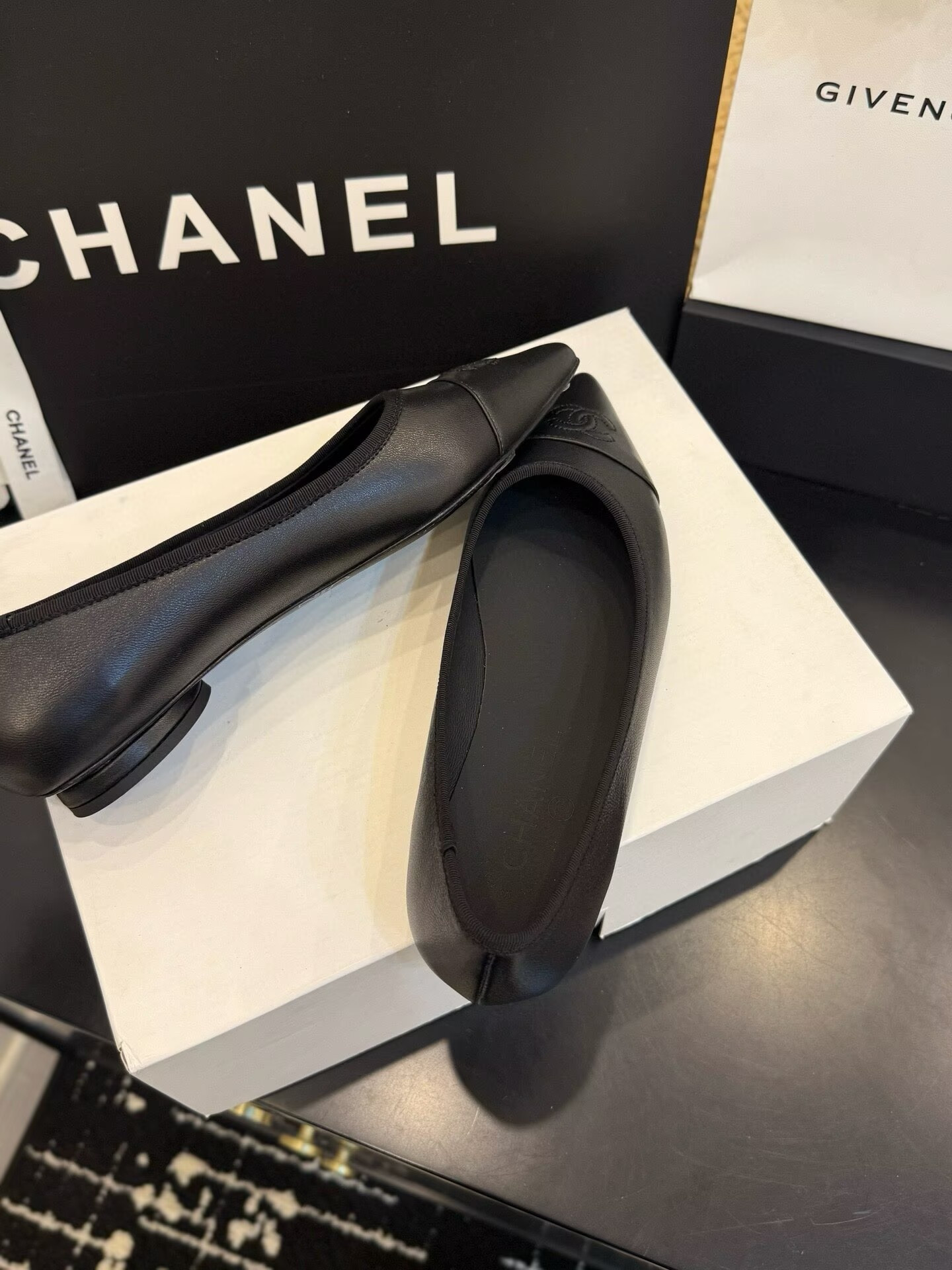 ua Ch**el ballet flats