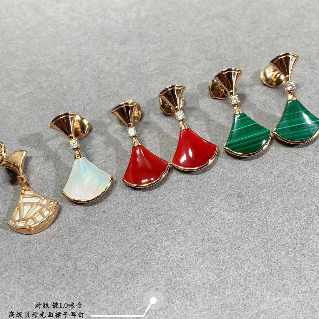 Bv1g*ai Glossy Scalloped Skirt Earrings